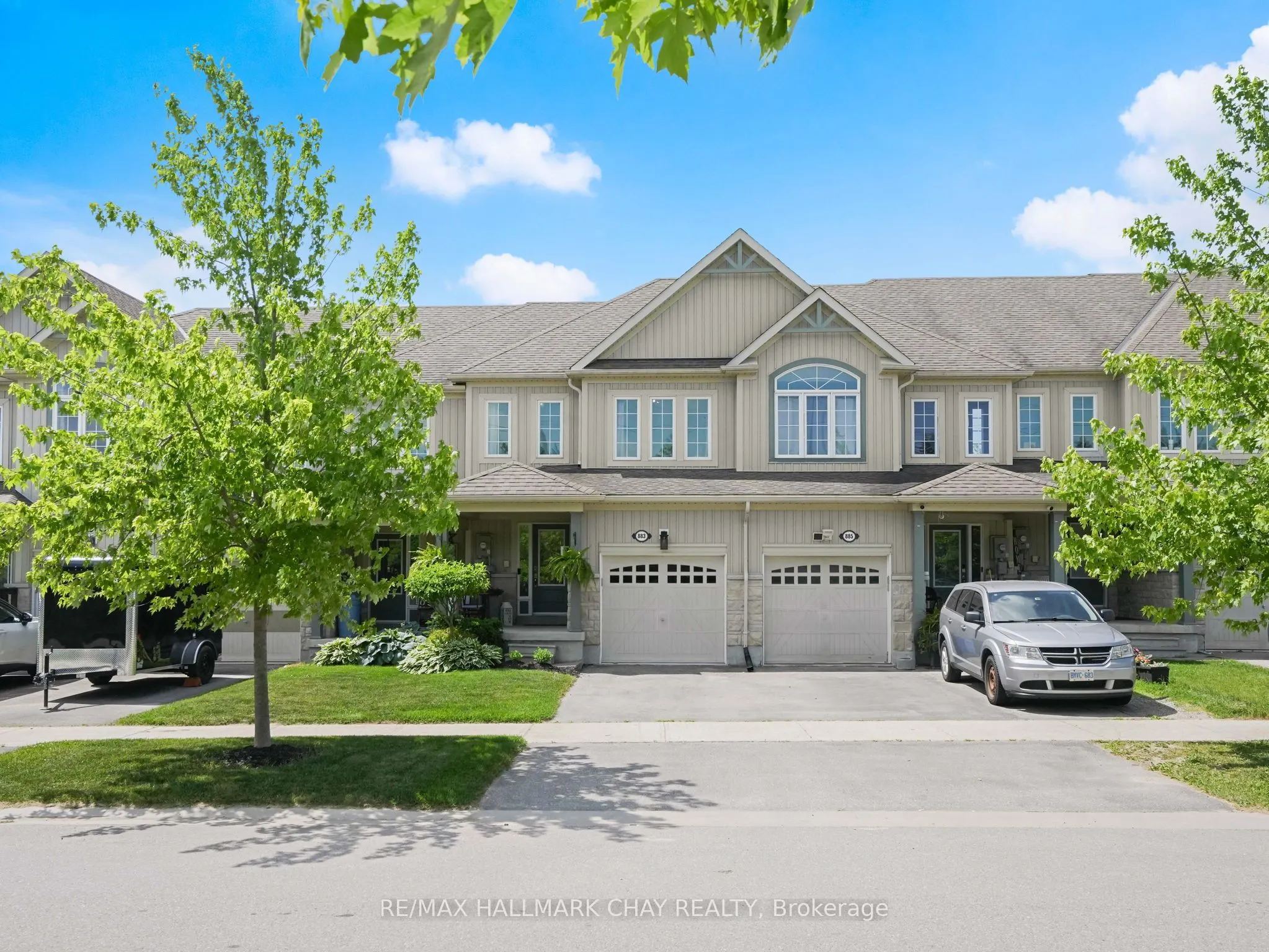 883 Cook Crescent
