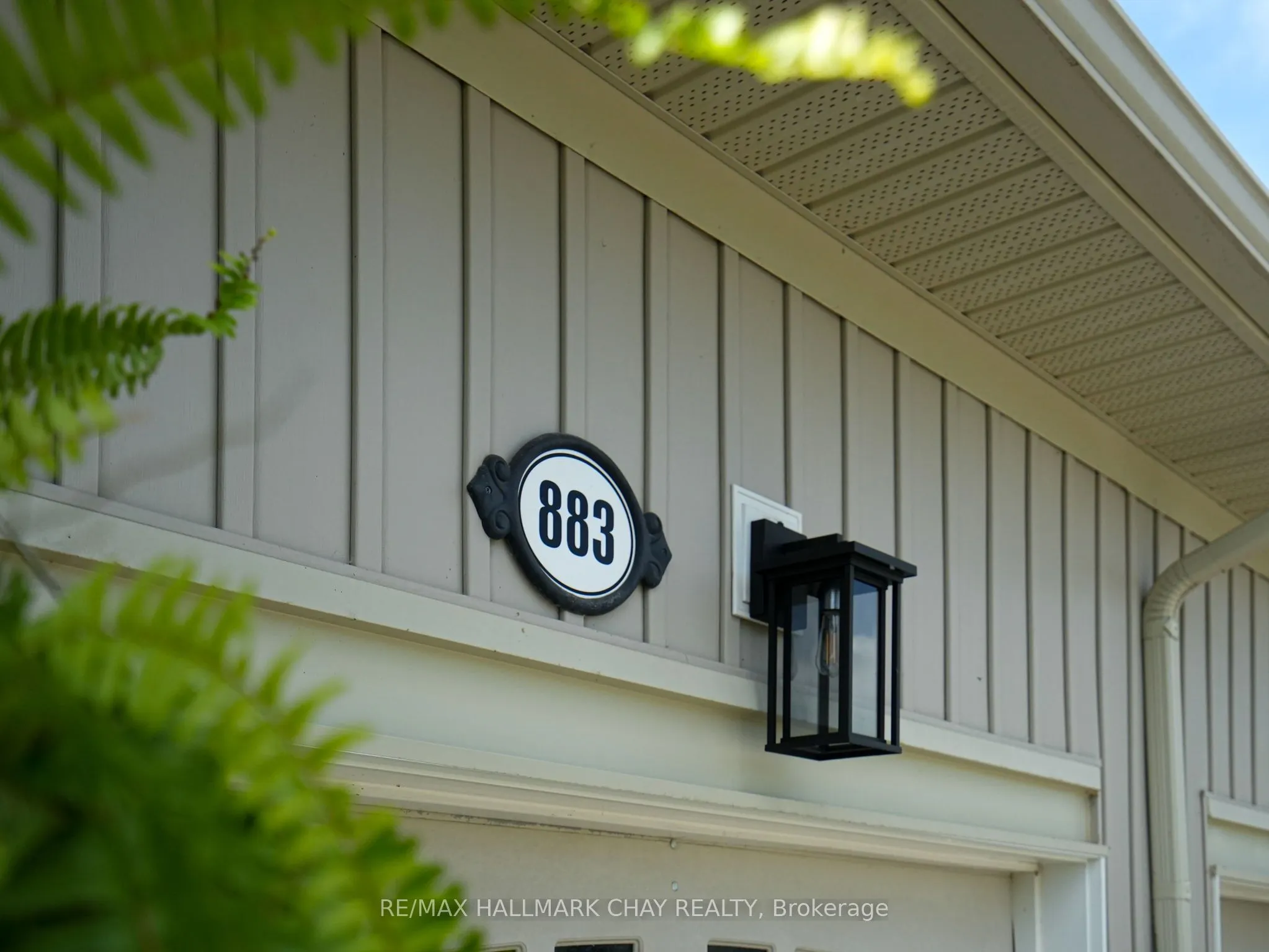 883 Cook Crescent