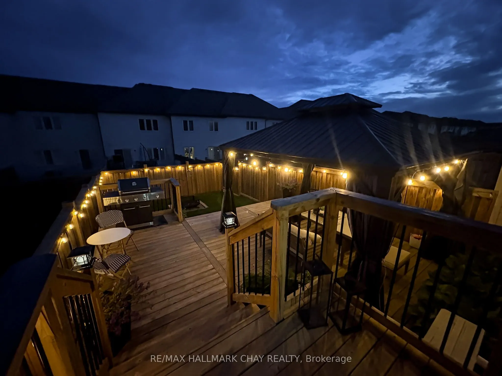 883 Cook Crescent