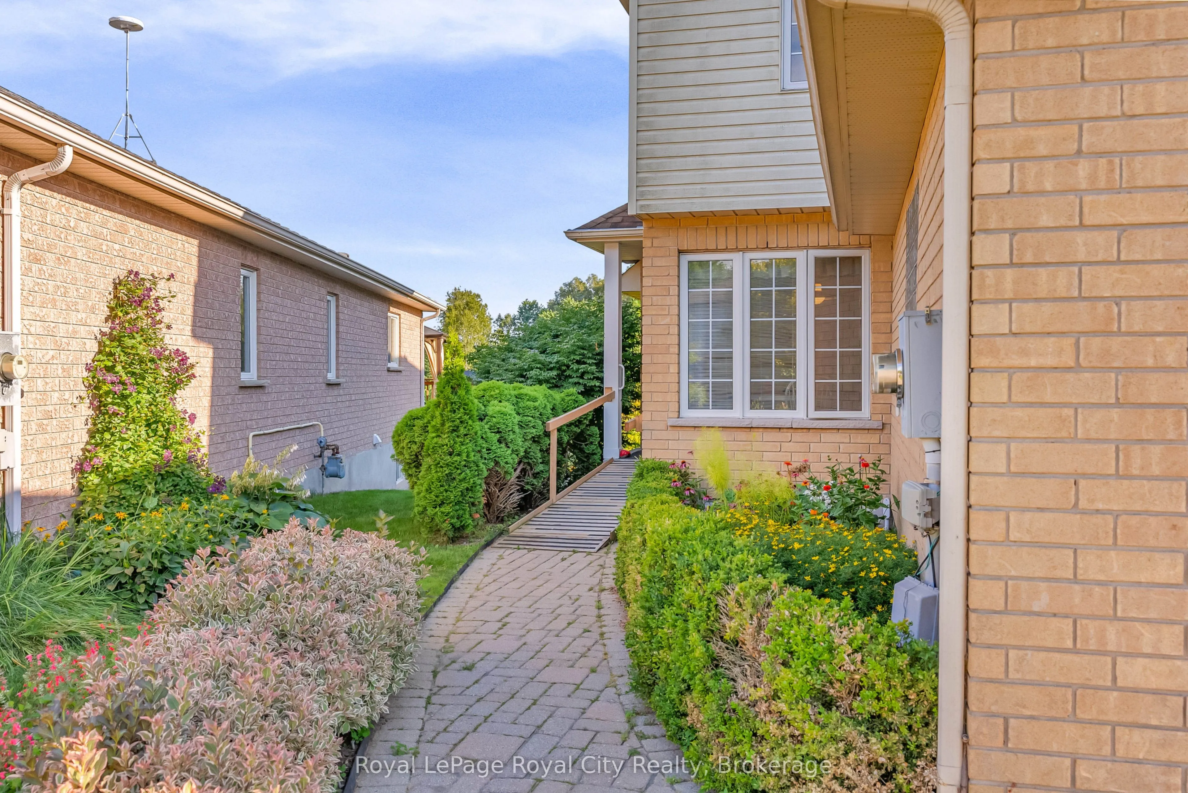 61 Waxwing Crescent