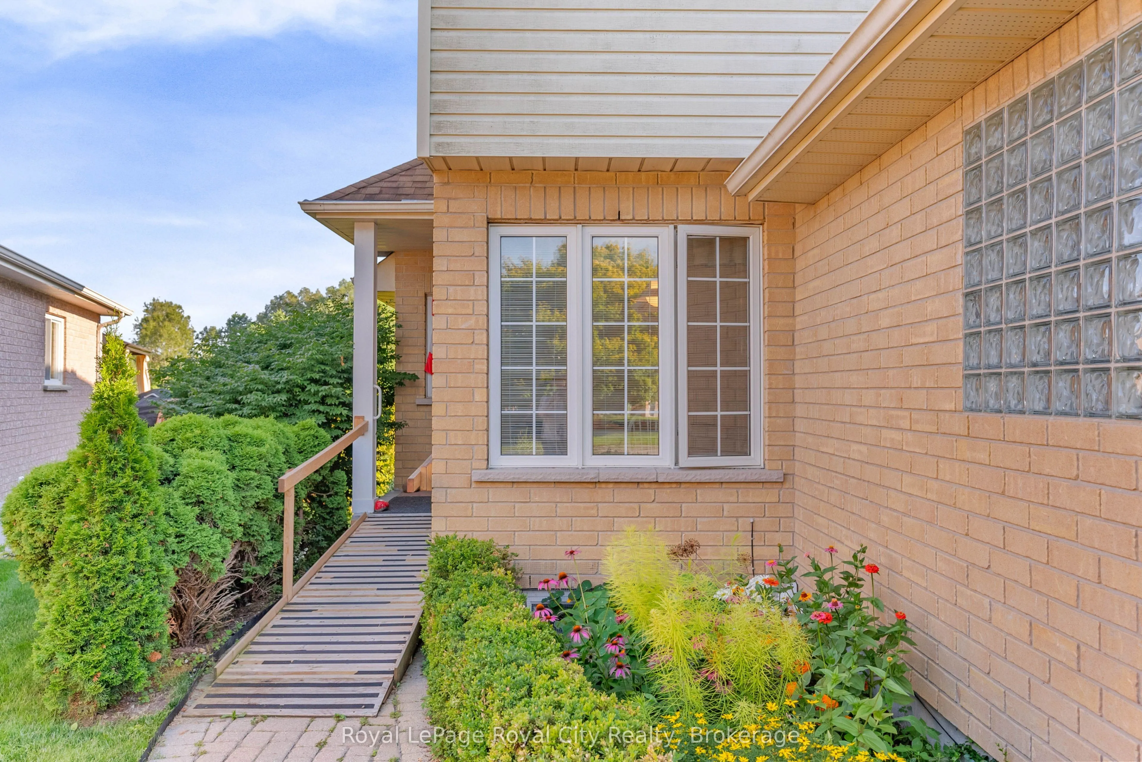 61 Waxwing Crescent
