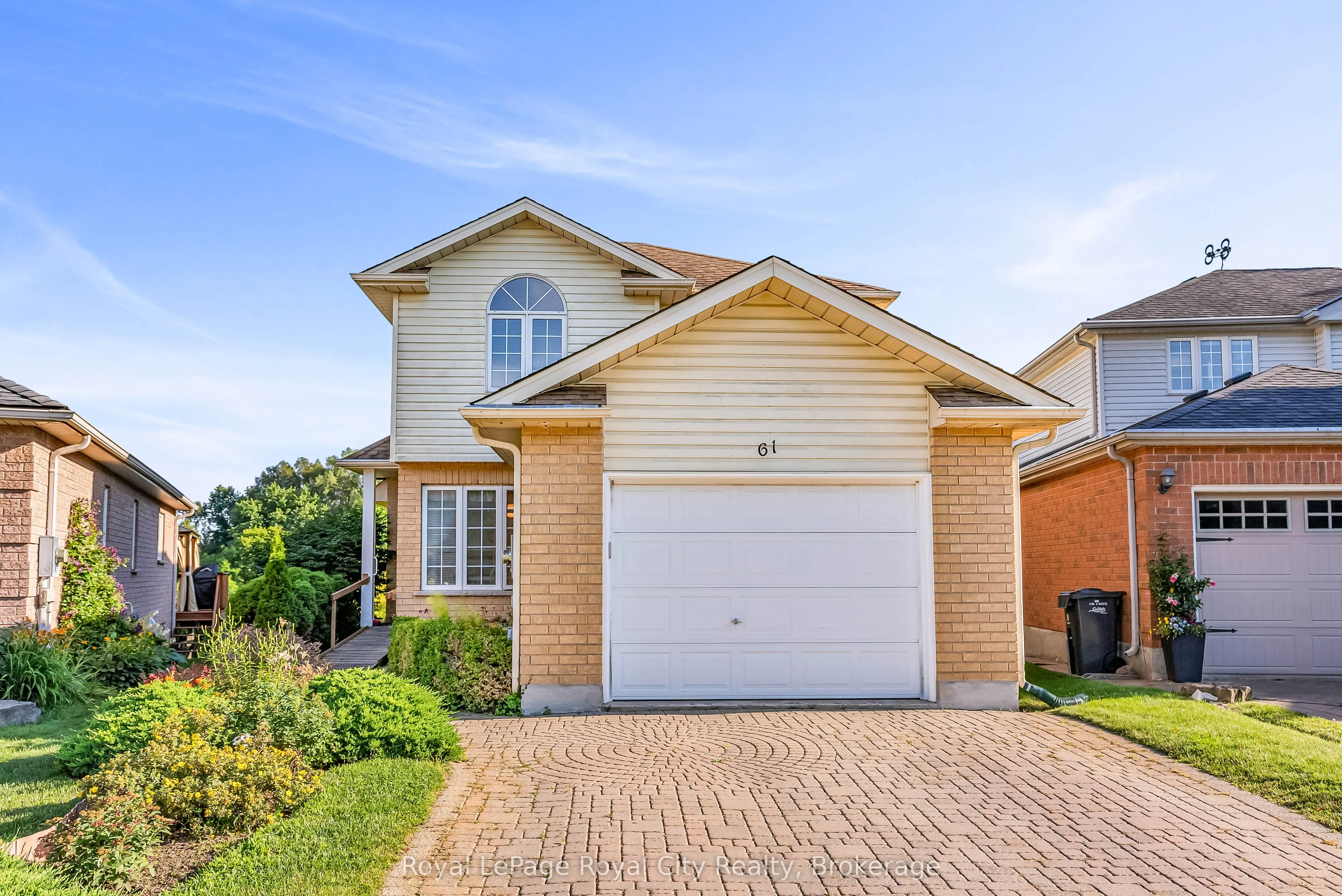 61 Waxwing Crescent