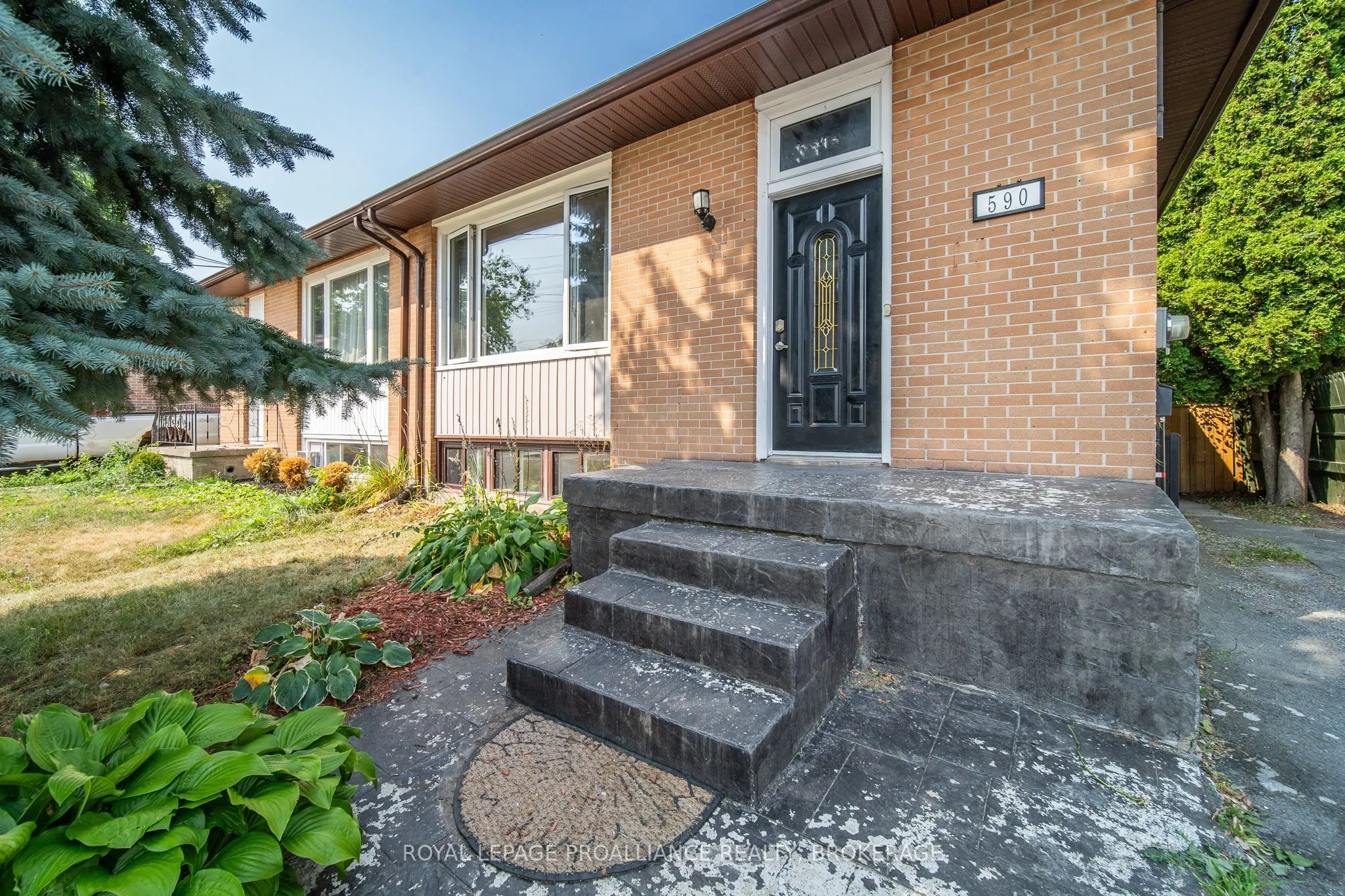 590 Macdonnell Street