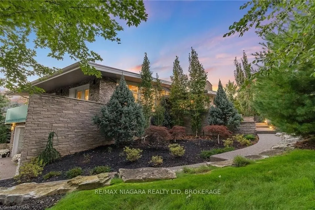 2 Mallette Crescent