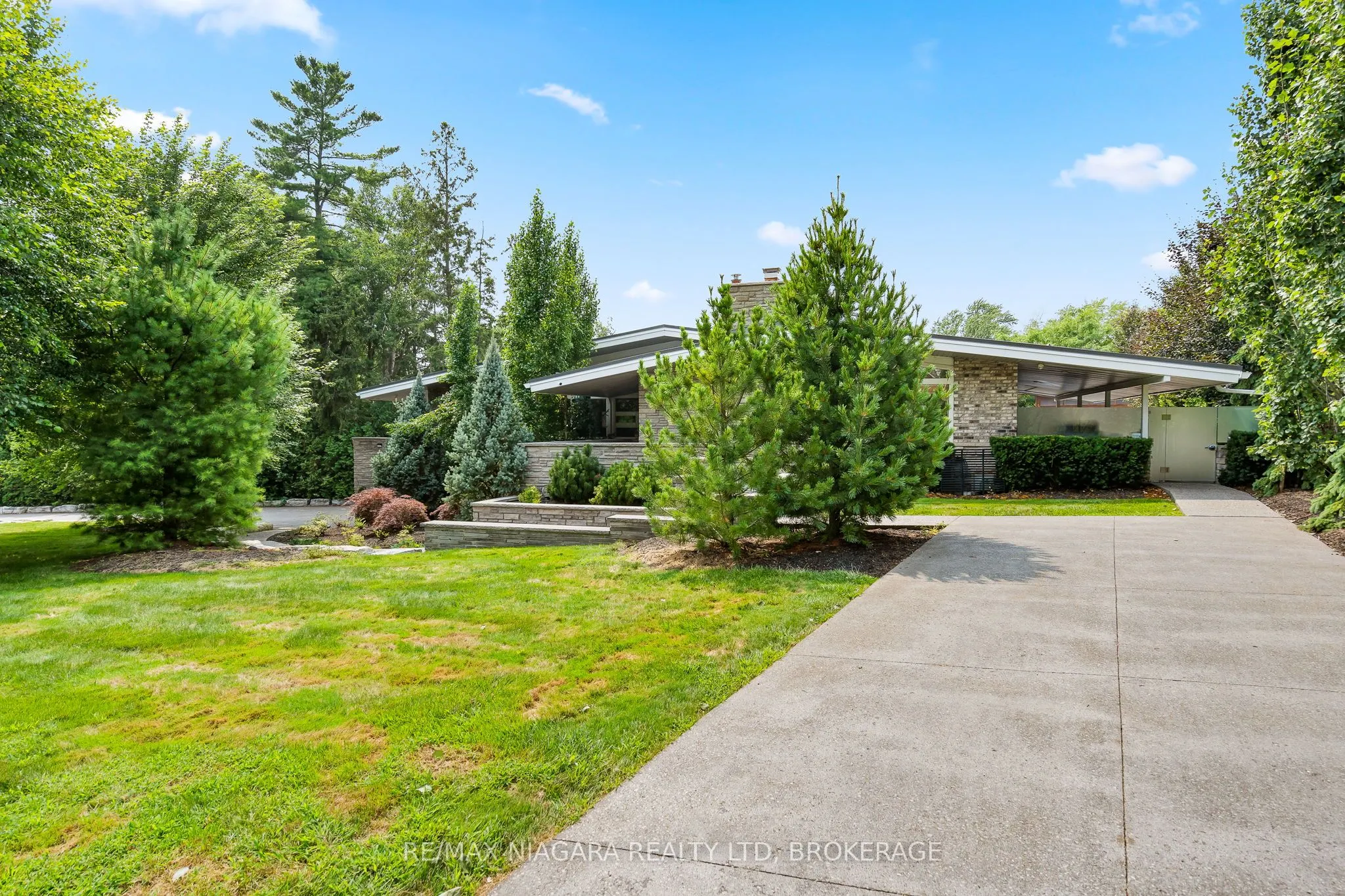 2 Mallette Crescent