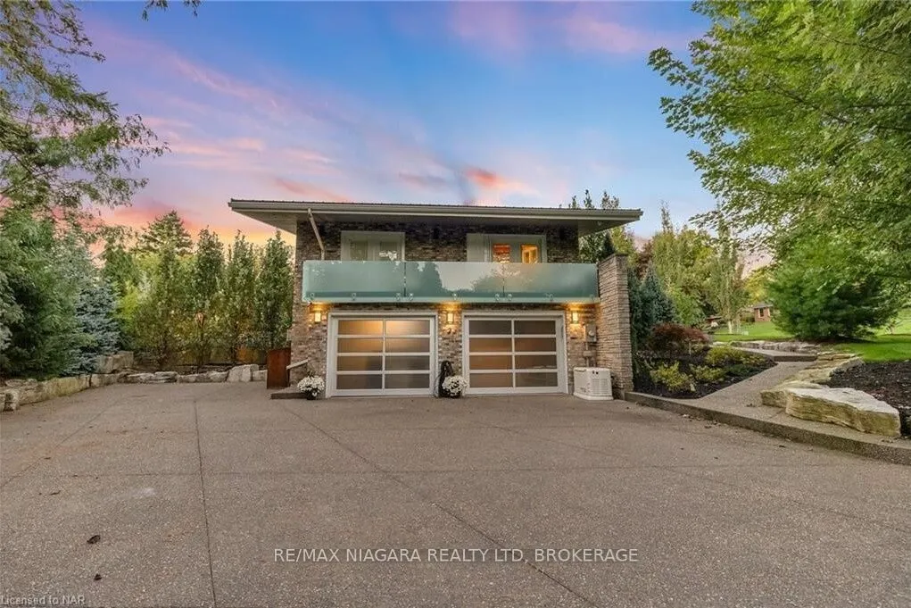 2 Mallette Crescent