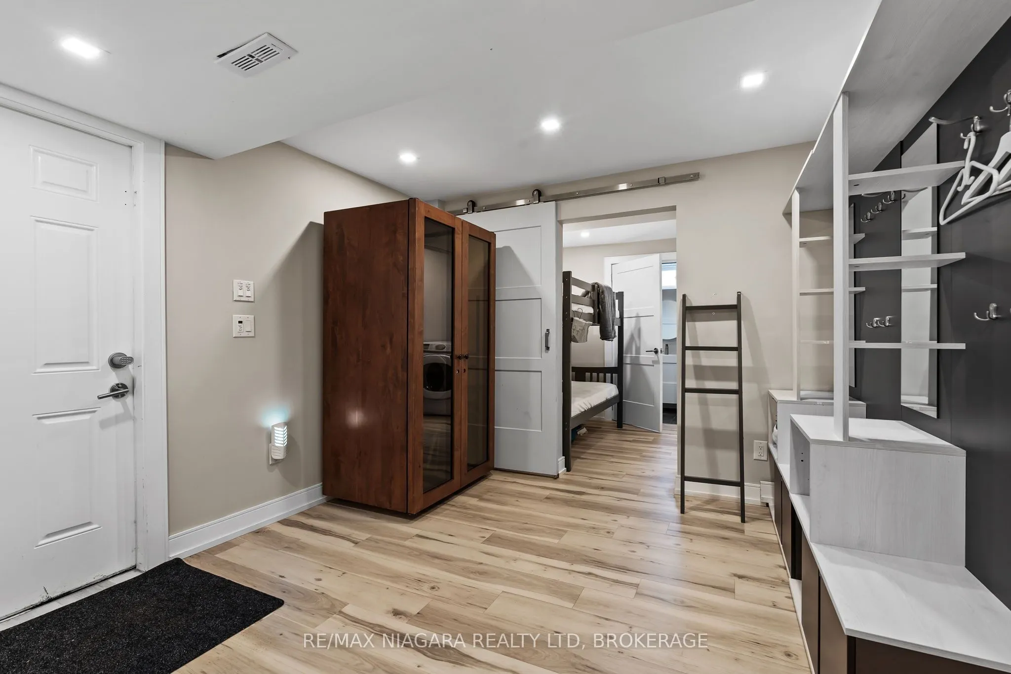 2 Mallette Crescent