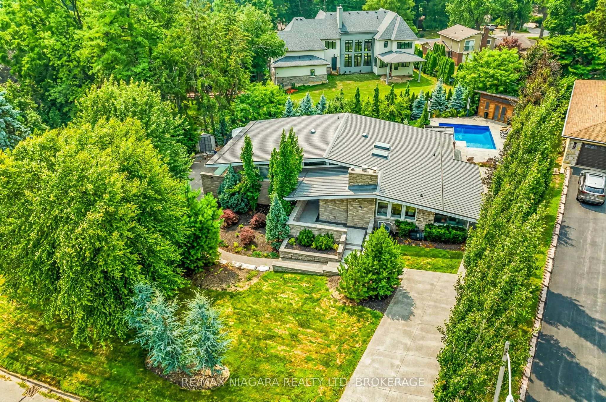 2 Mallette Crescent