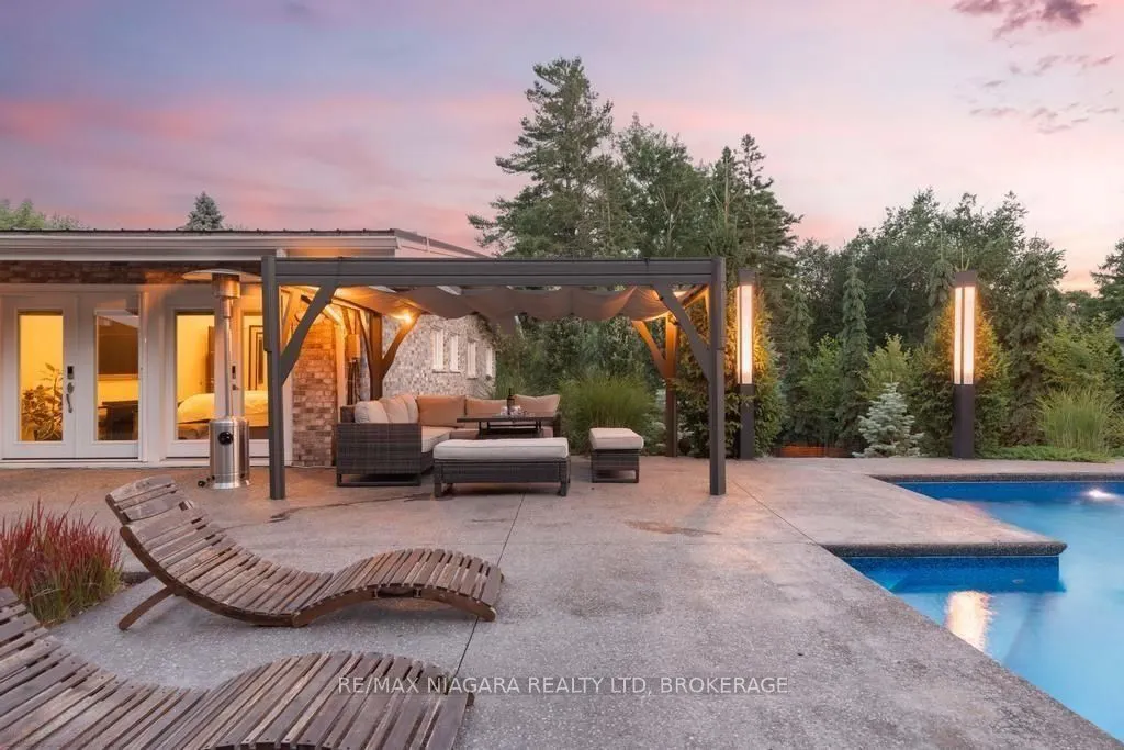 2 Mallette Crescent