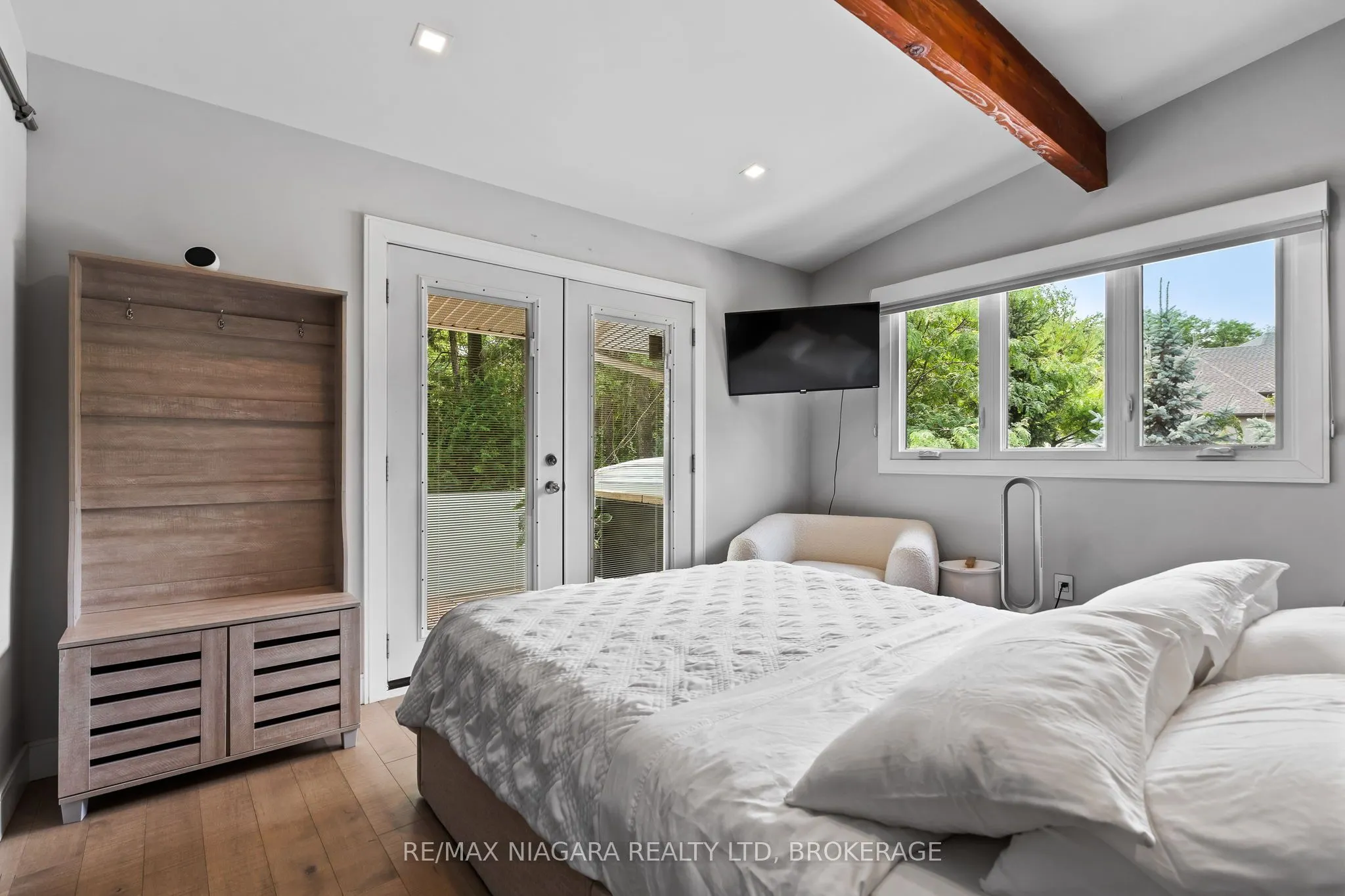 2 Mallette Crescent