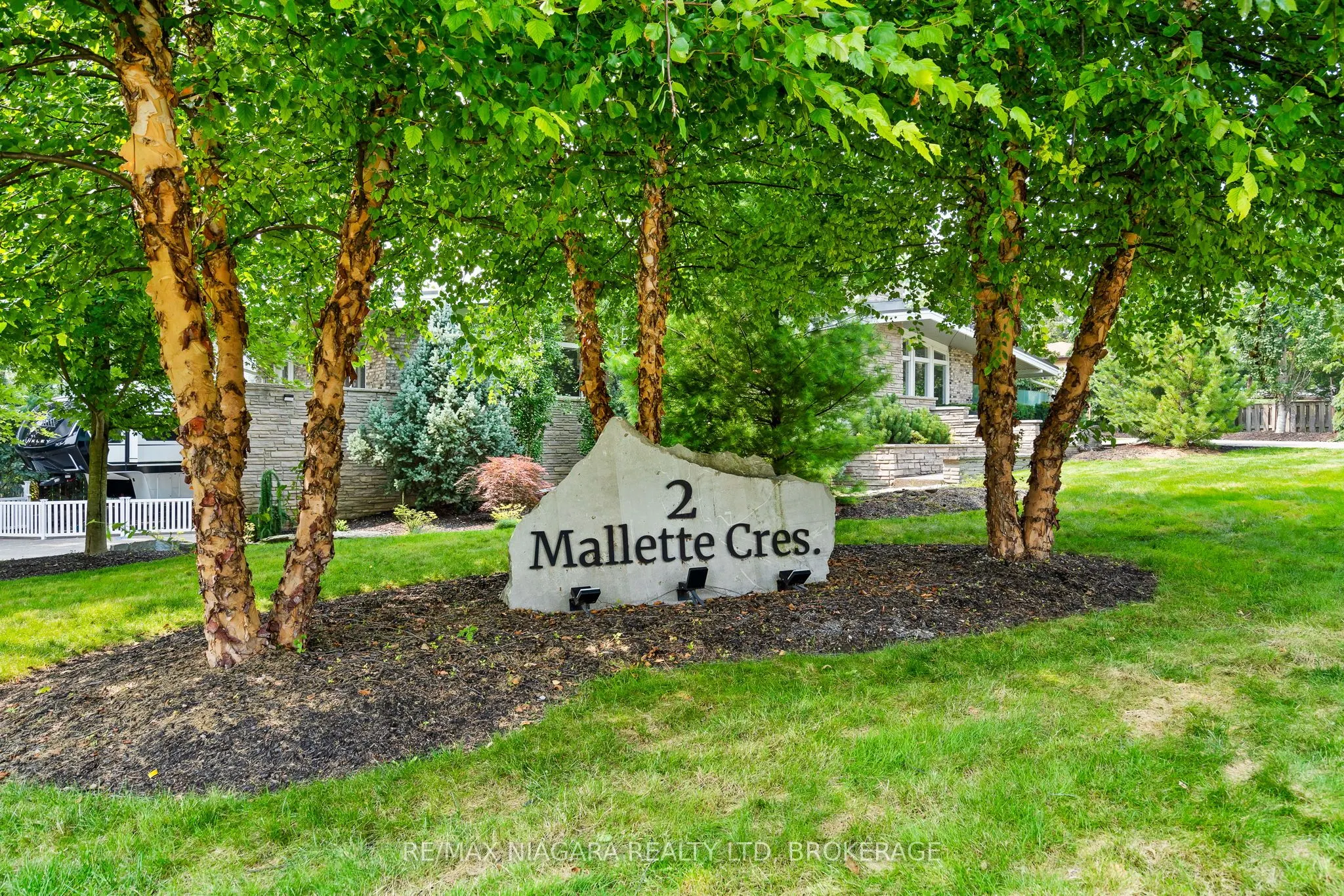 2 Mallette Crescent