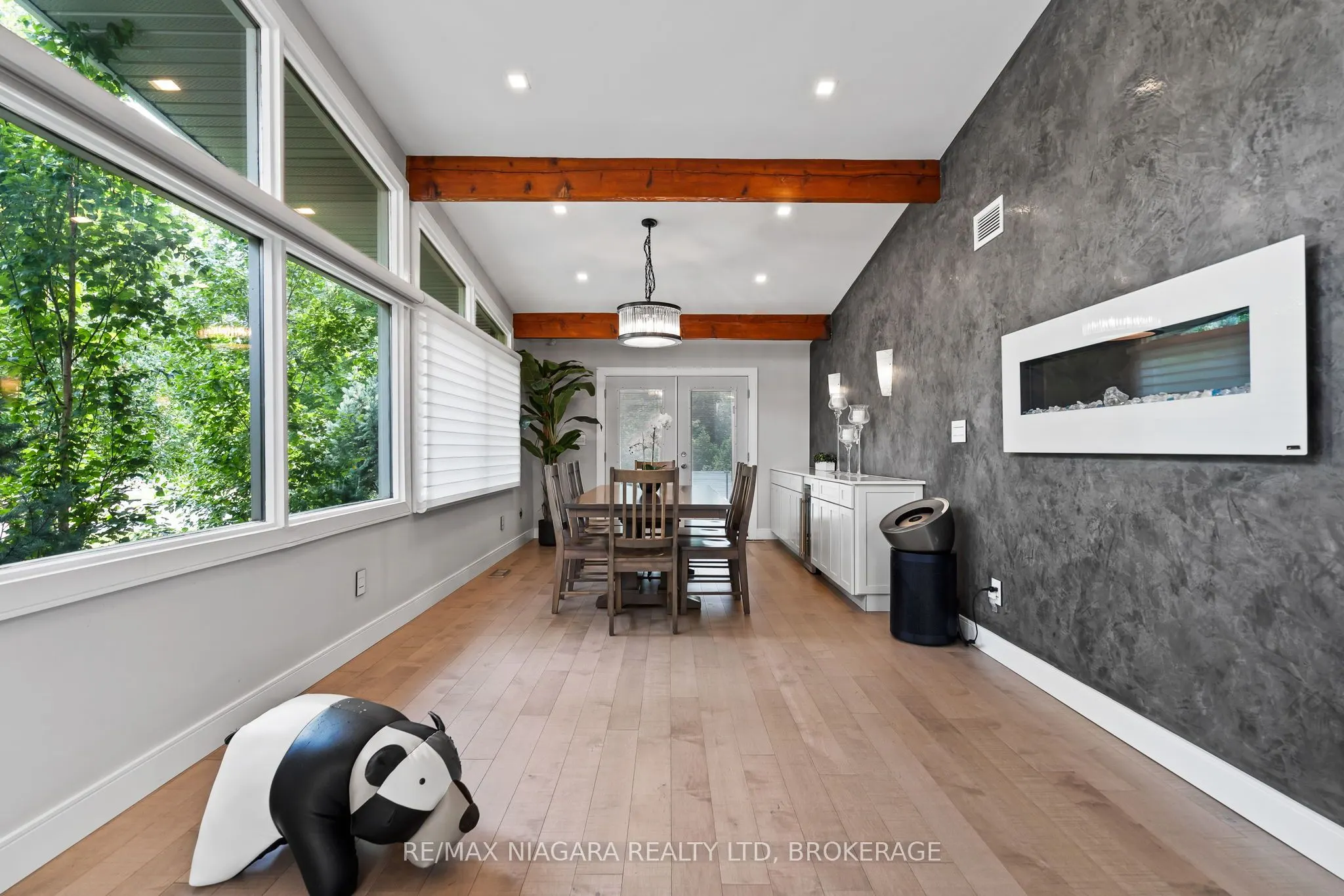 2 Mallette Crescent