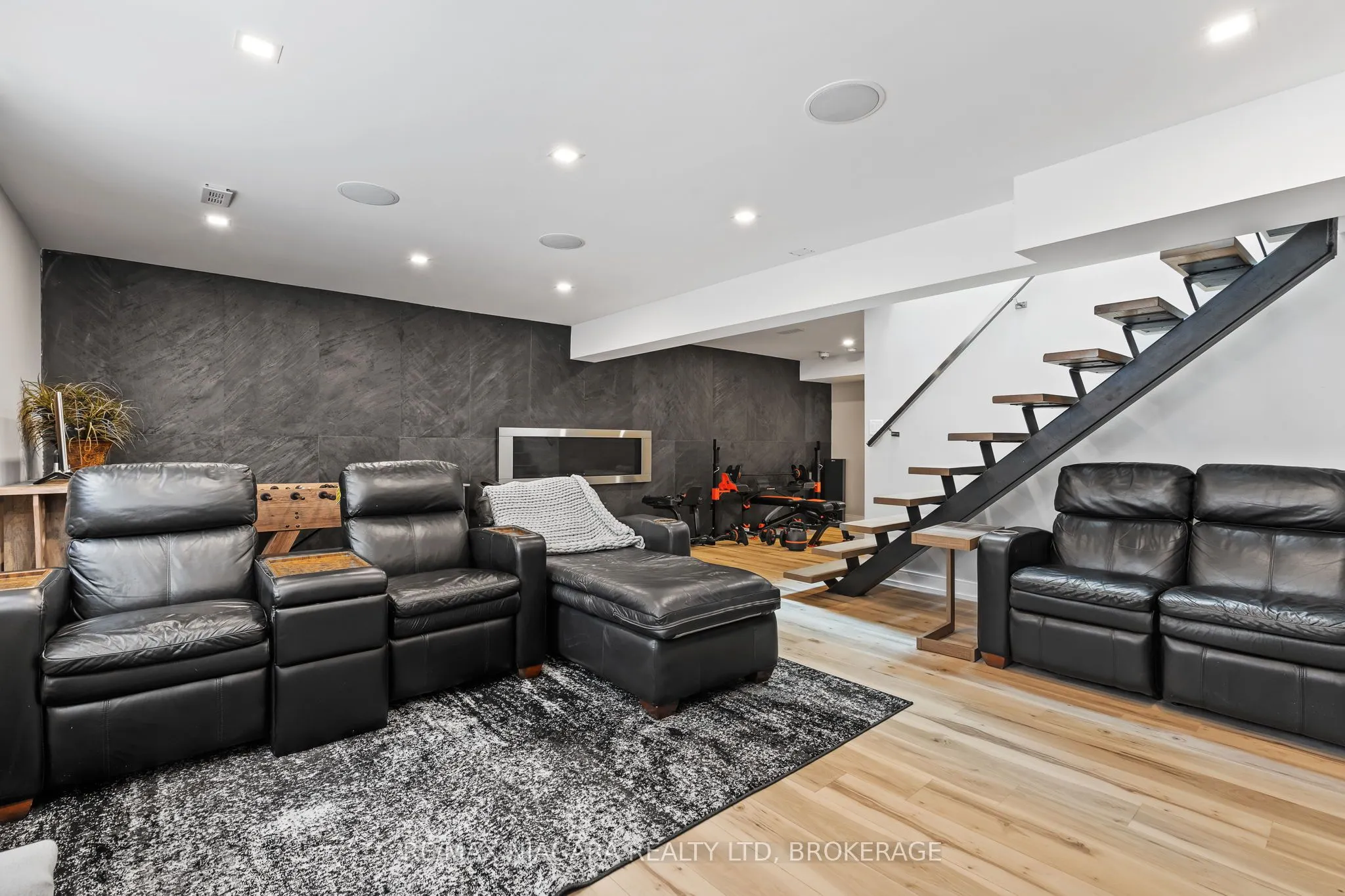 2 Mallette Crescent