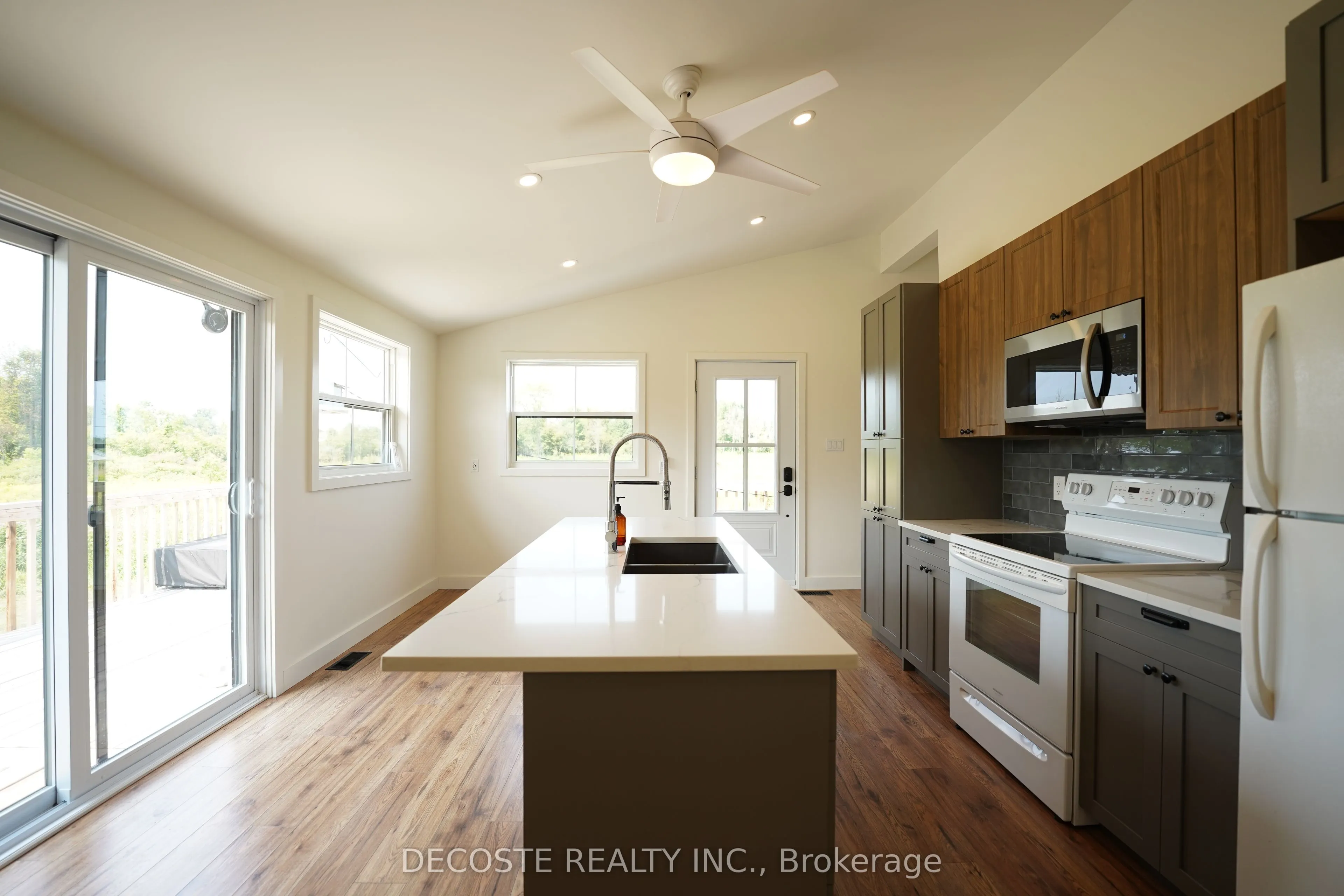 6460 Rae Road