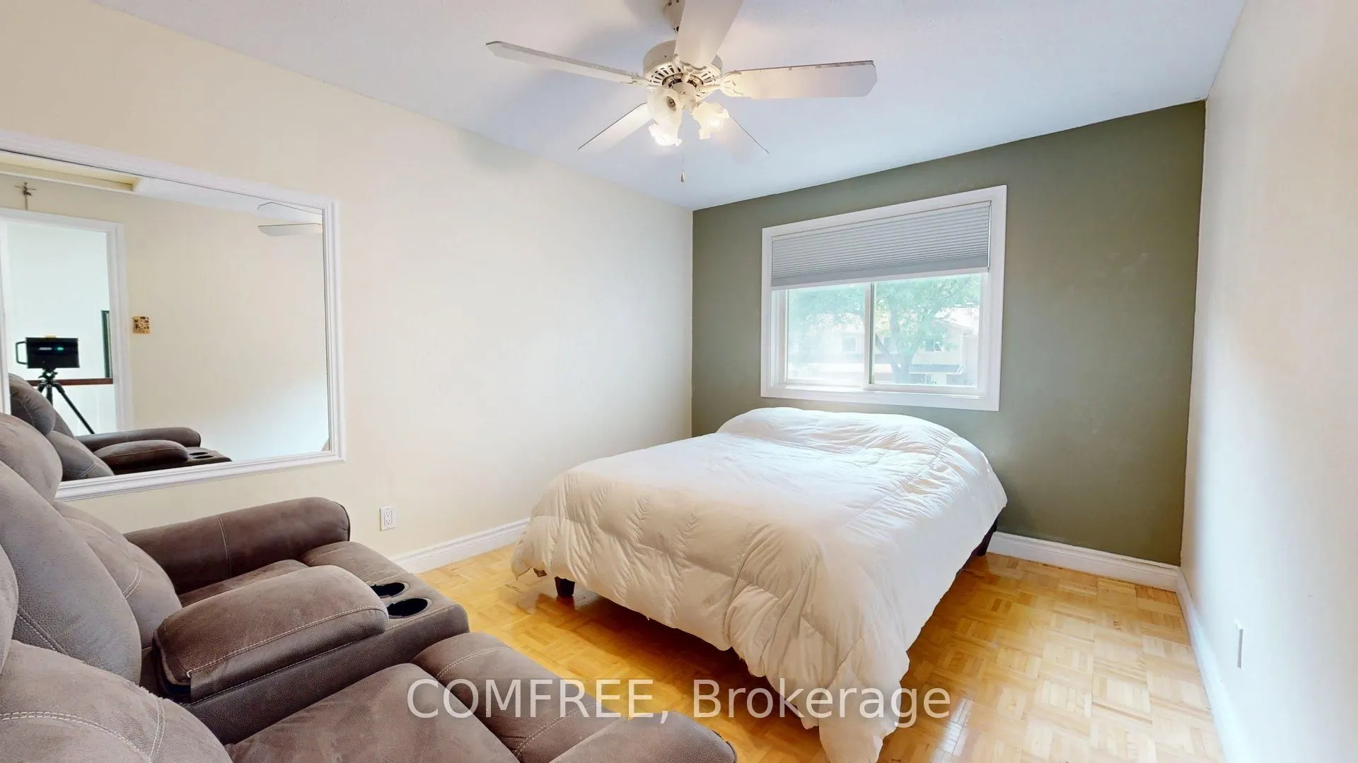 1145 D'erable Place, #100