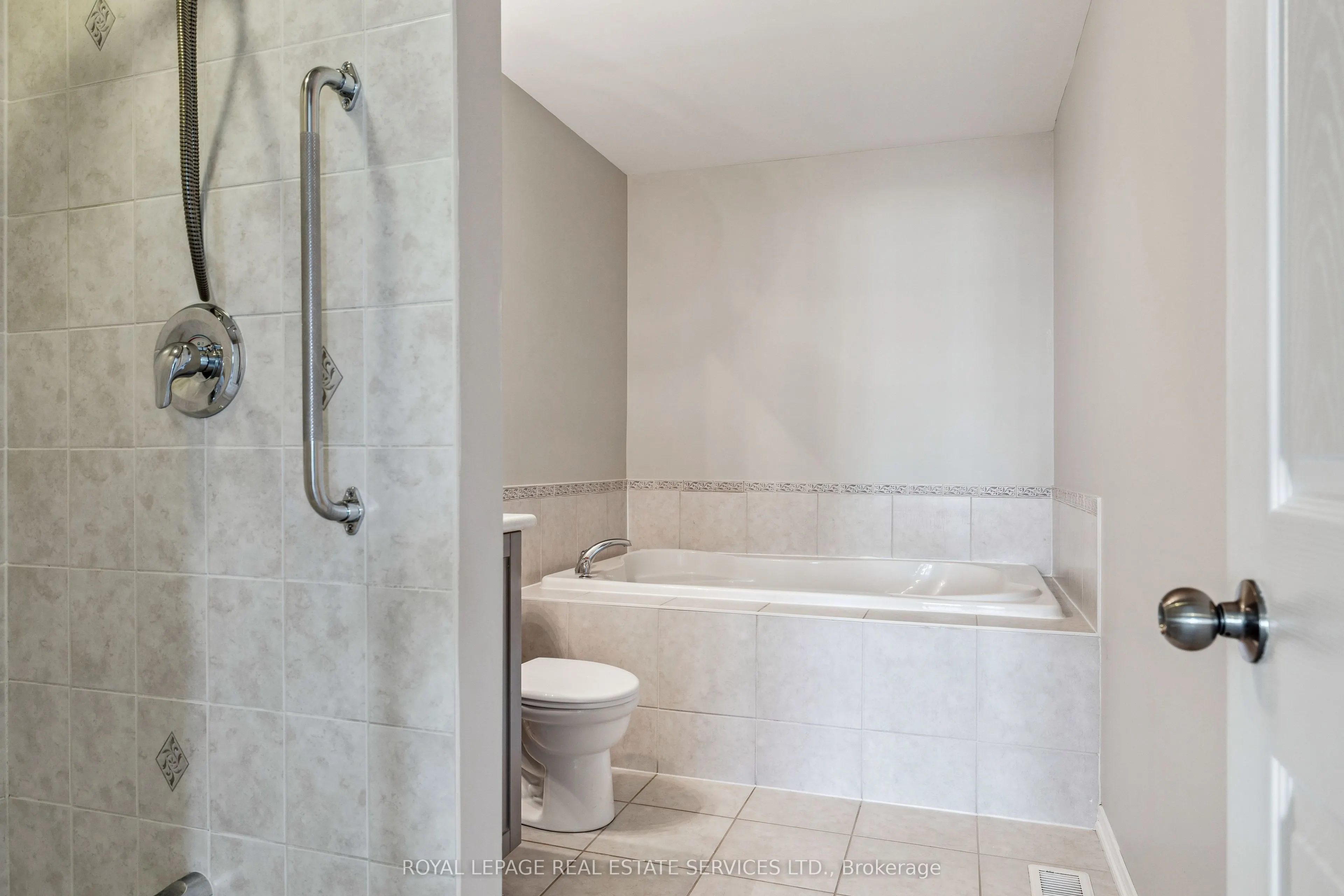 8 Bradley Avenue, #23