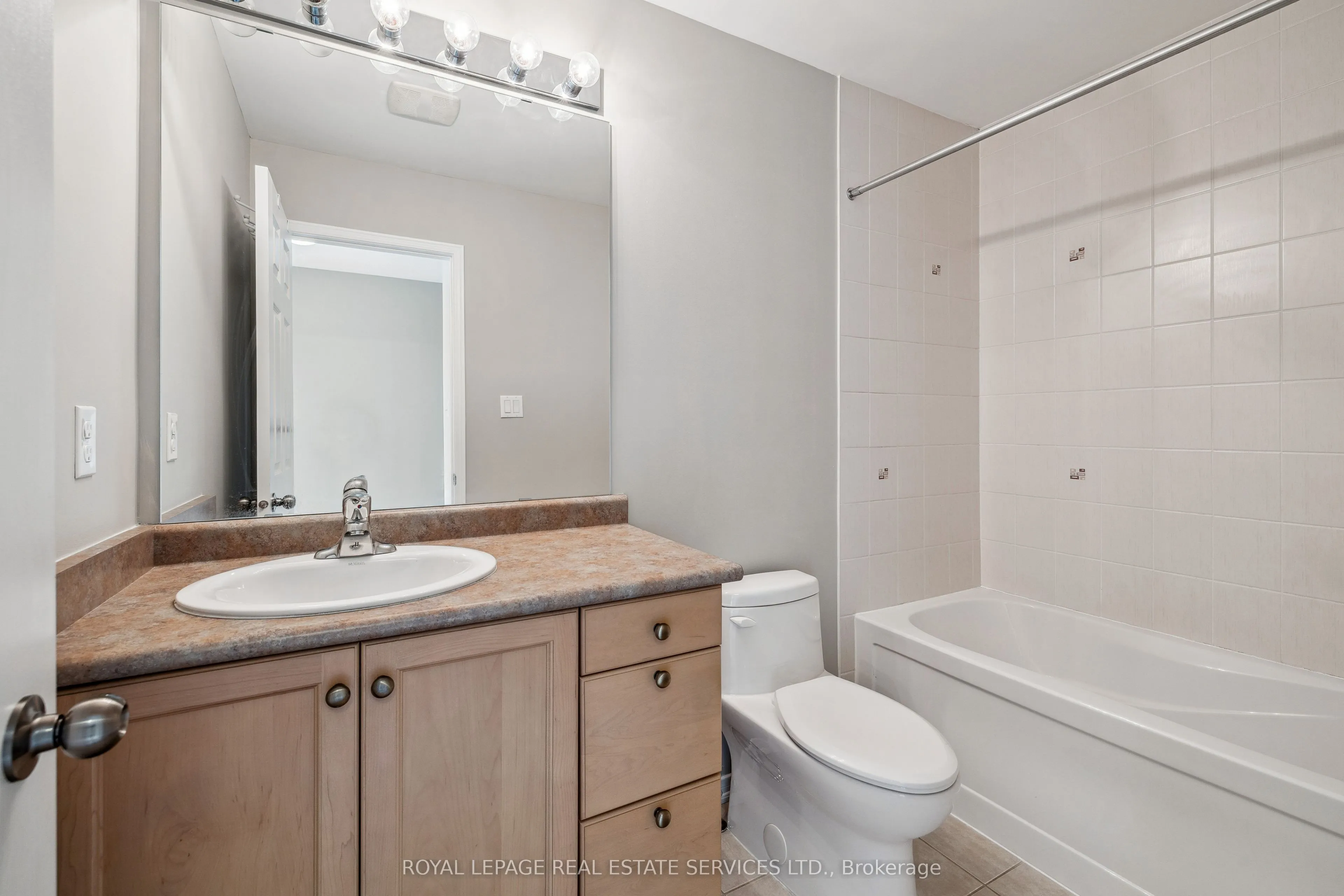 8 Bradley Avenue, #23