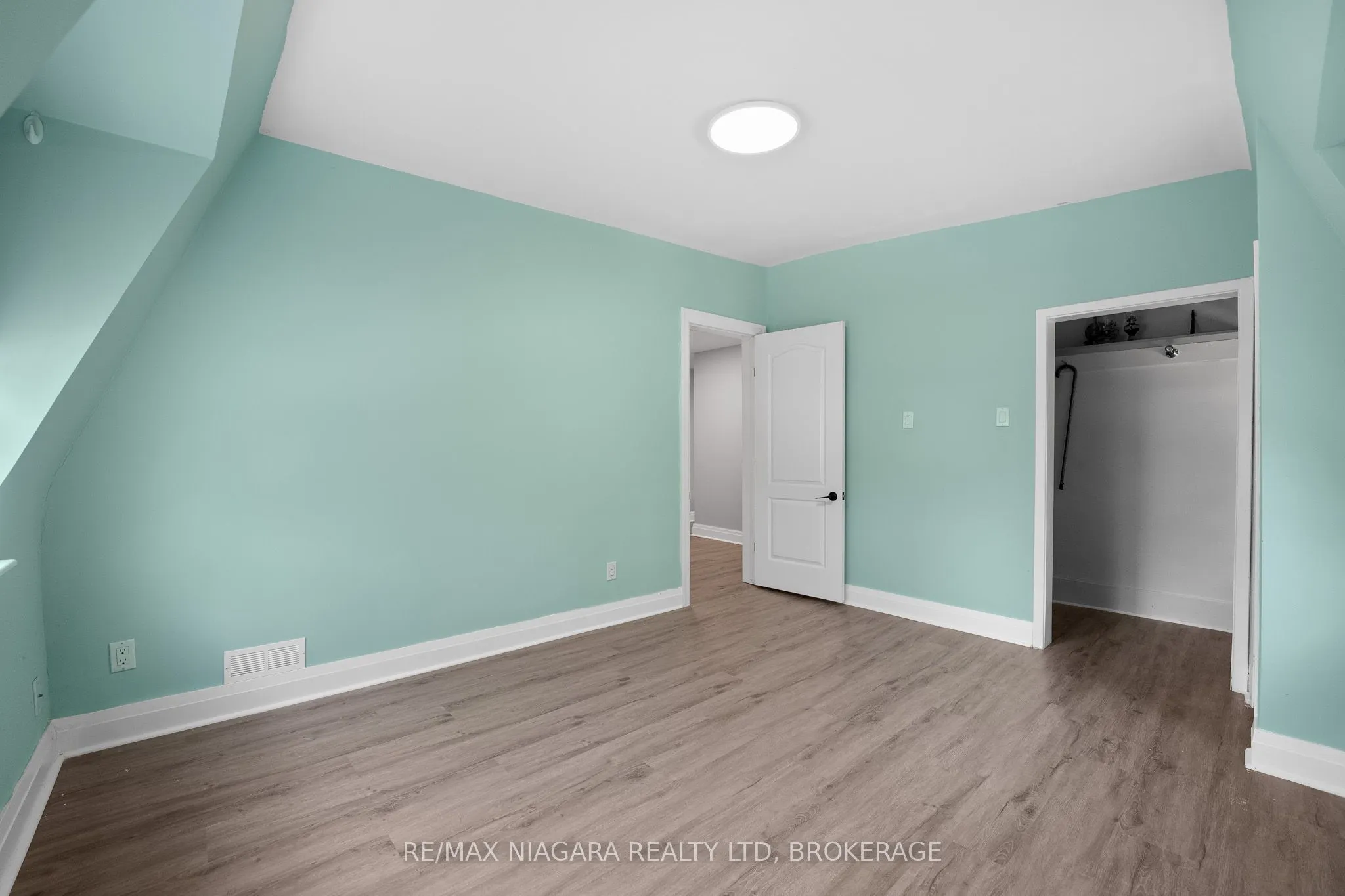 2969-2971 Portage Road