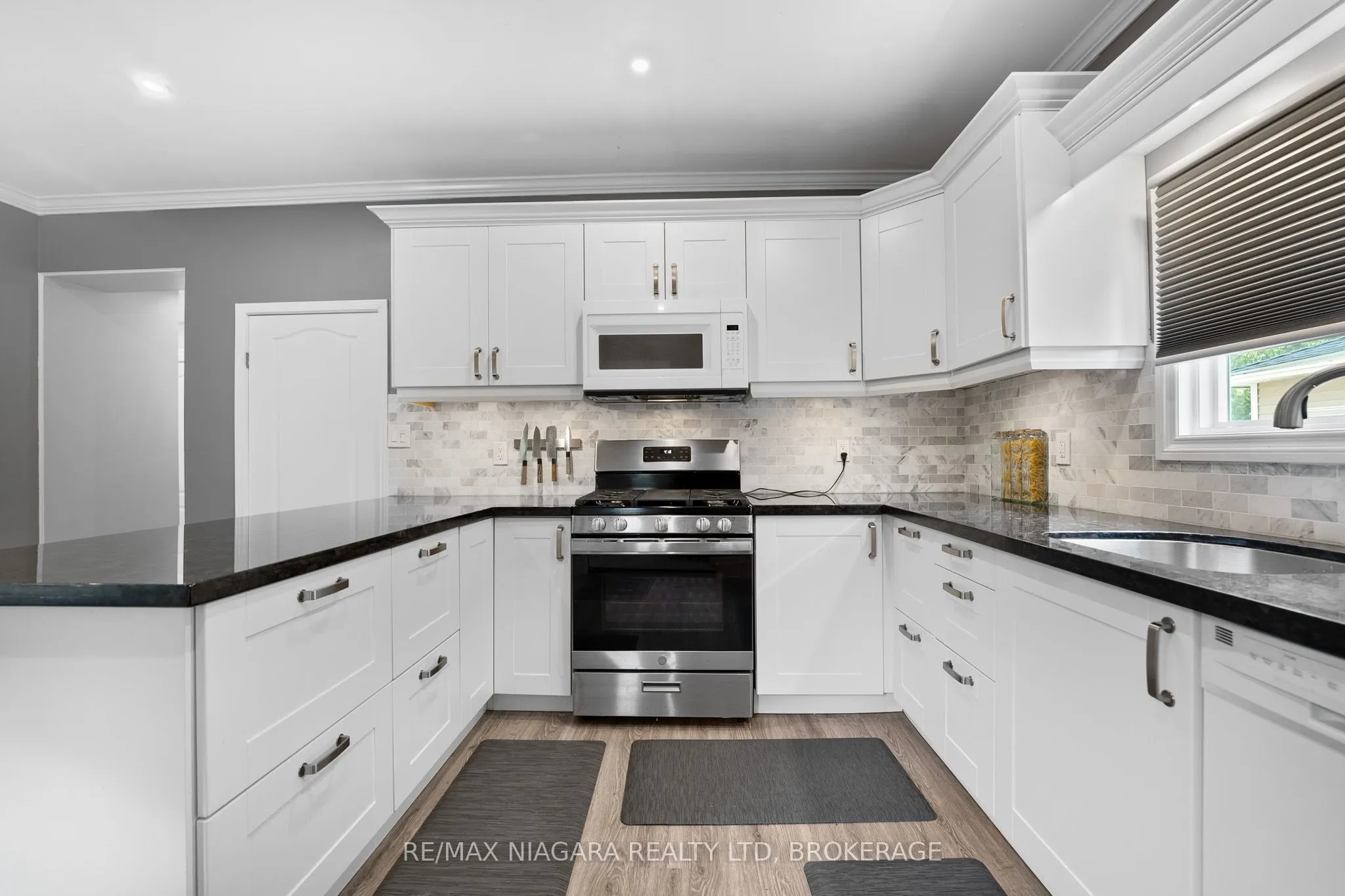 2969-2971 Portage Road