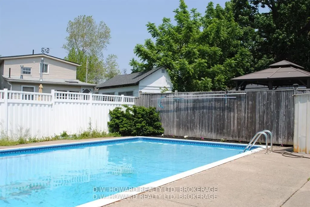 186 Loomis Crescent
