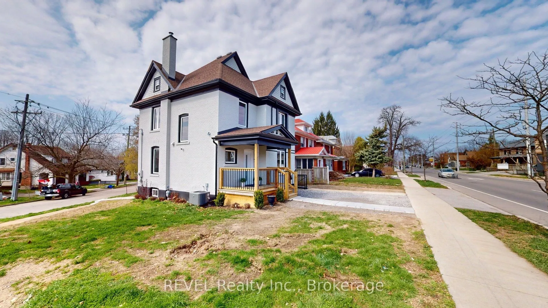 204 Queenston Street