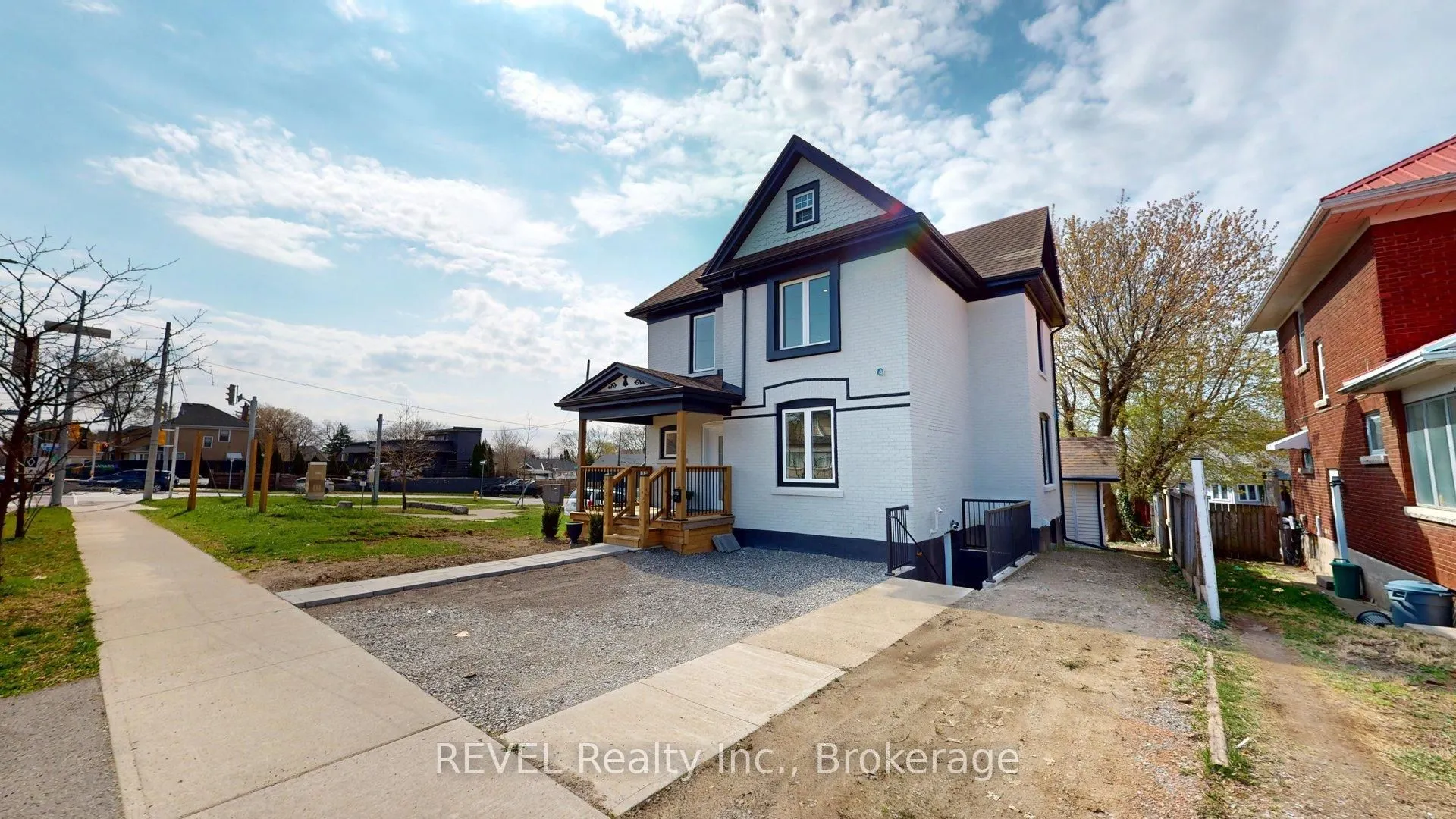 204 Queenston Street