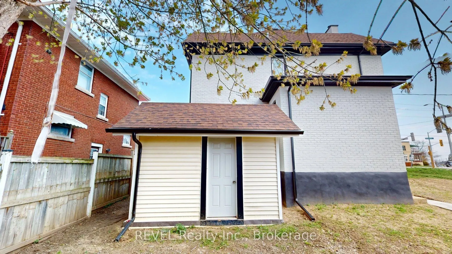 204 Queenston Street