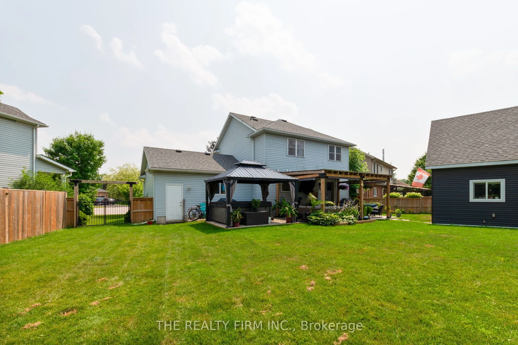 6 Oakdale Place