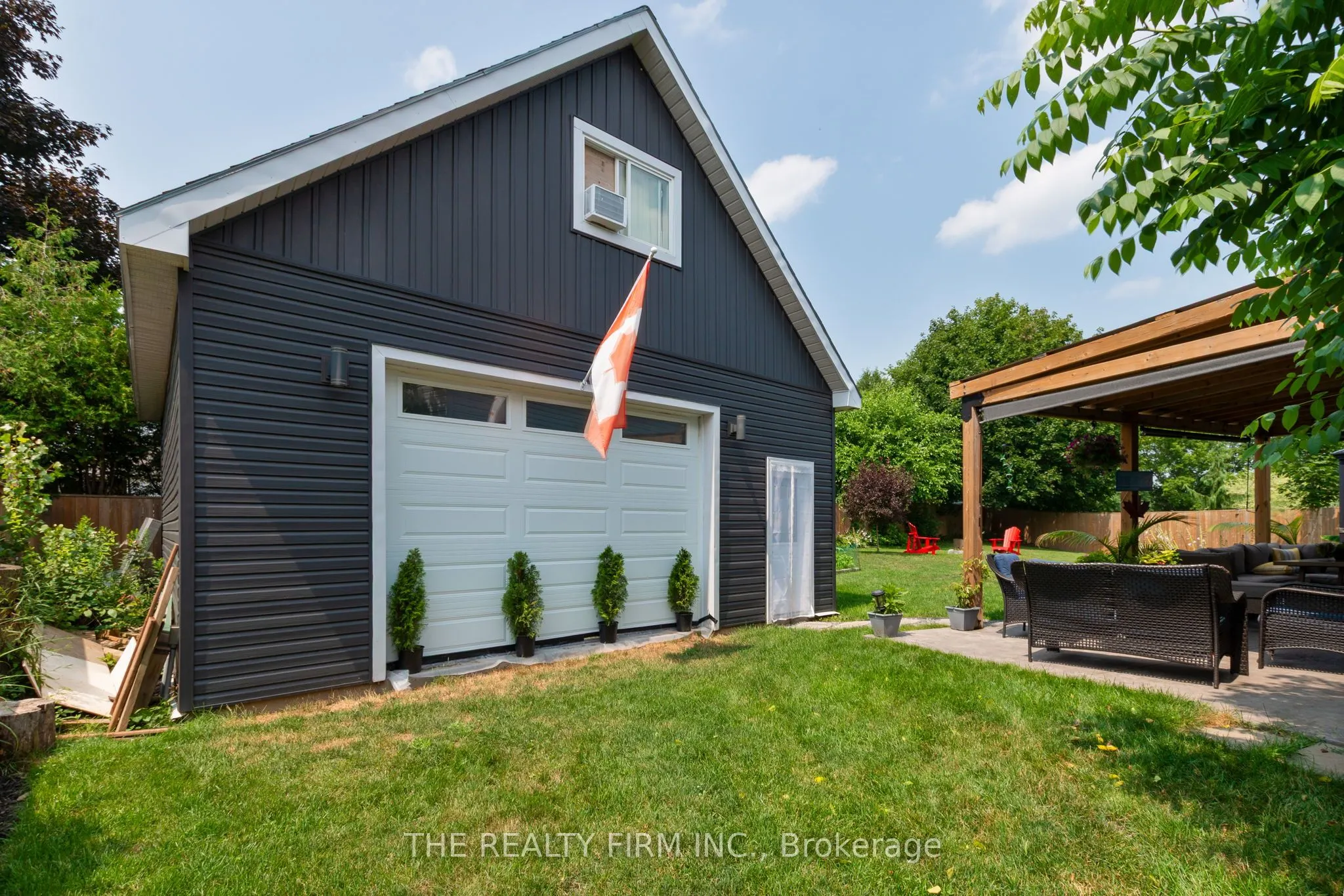 6 Oakdale Place