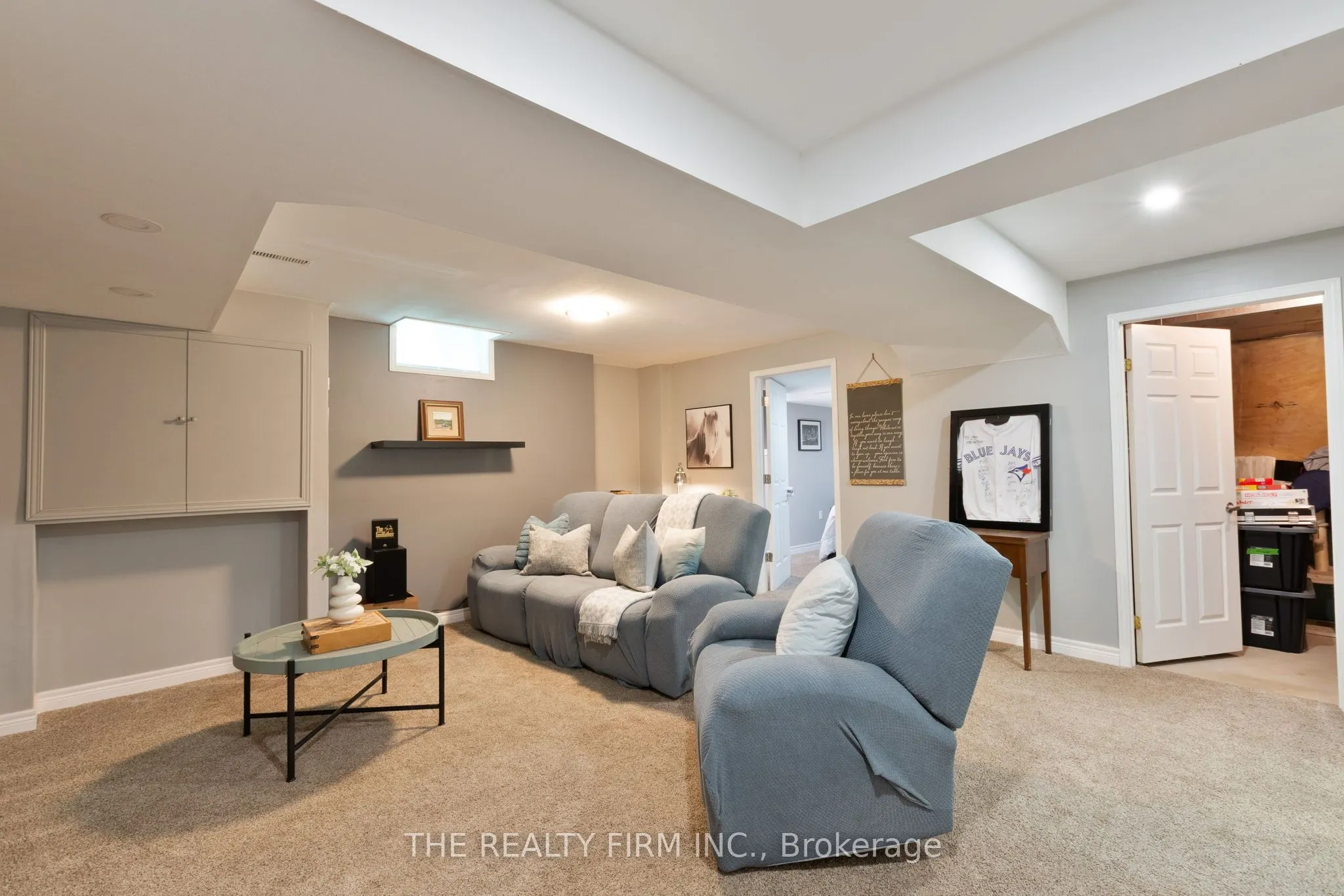 6 Oakdale Place