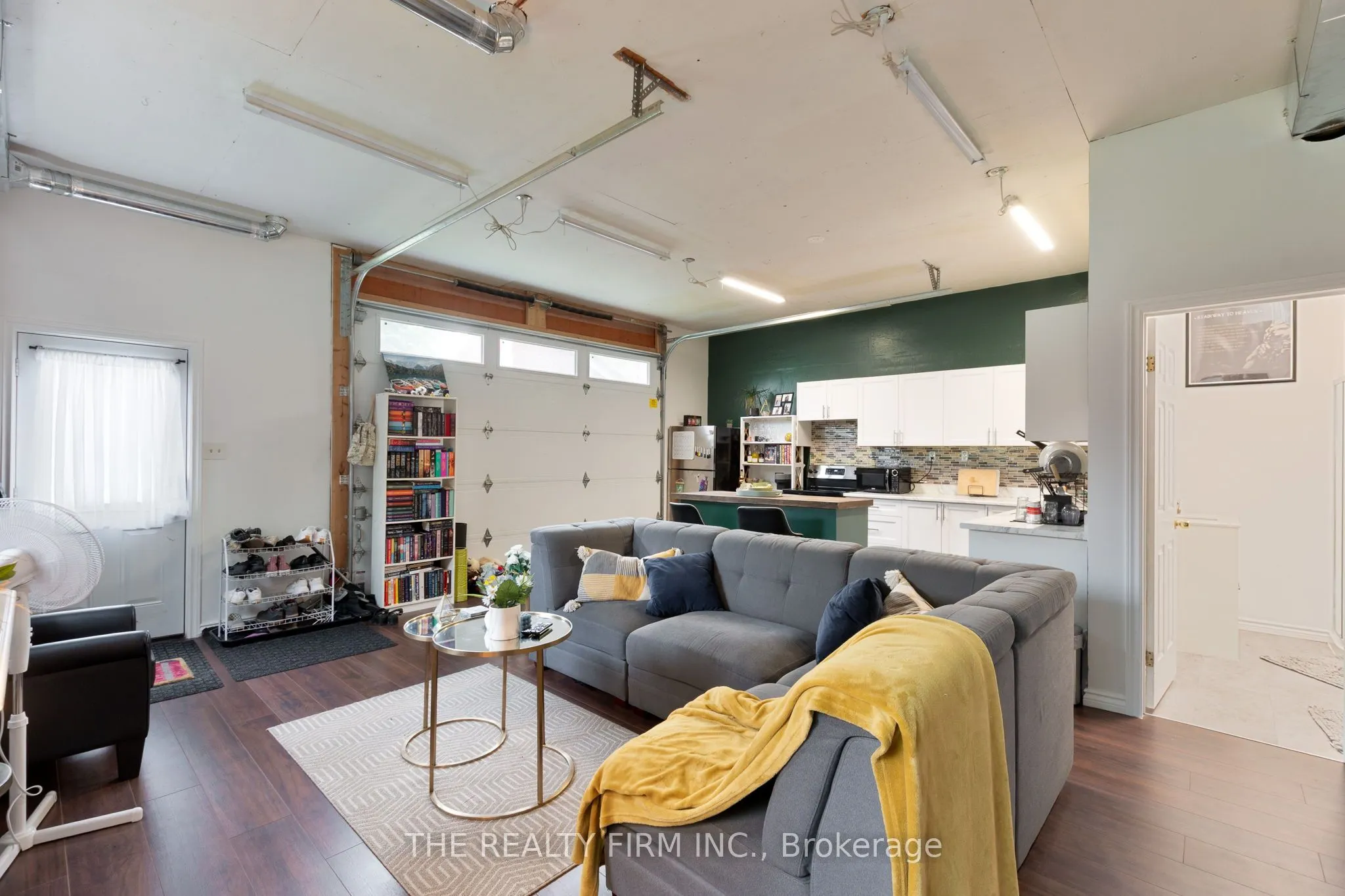 6 Oakdale Place