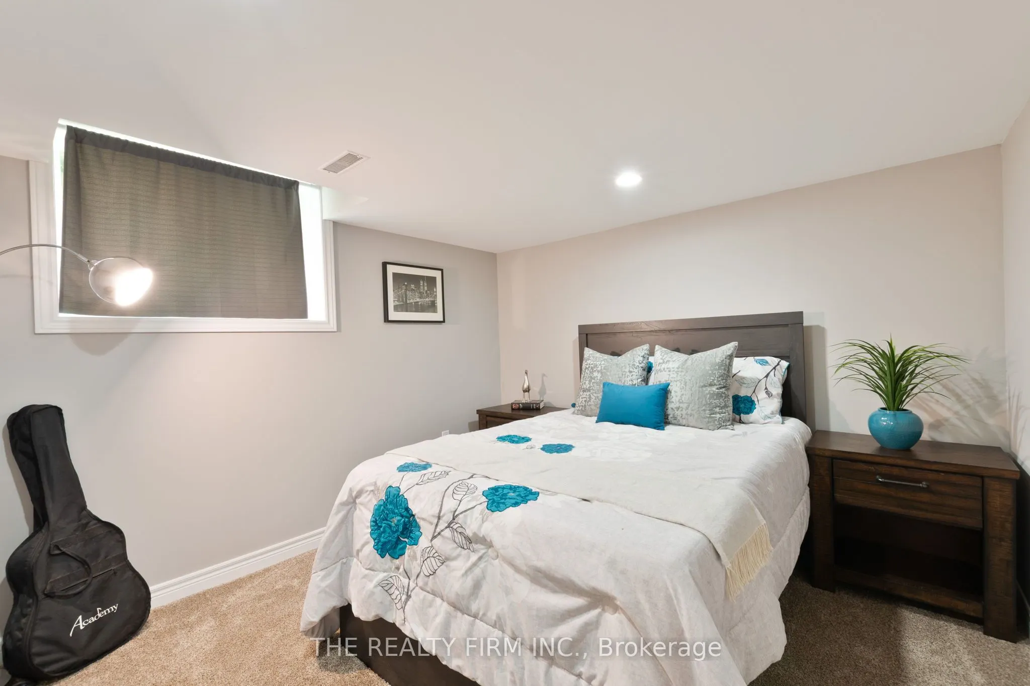 6 Oakdale Place