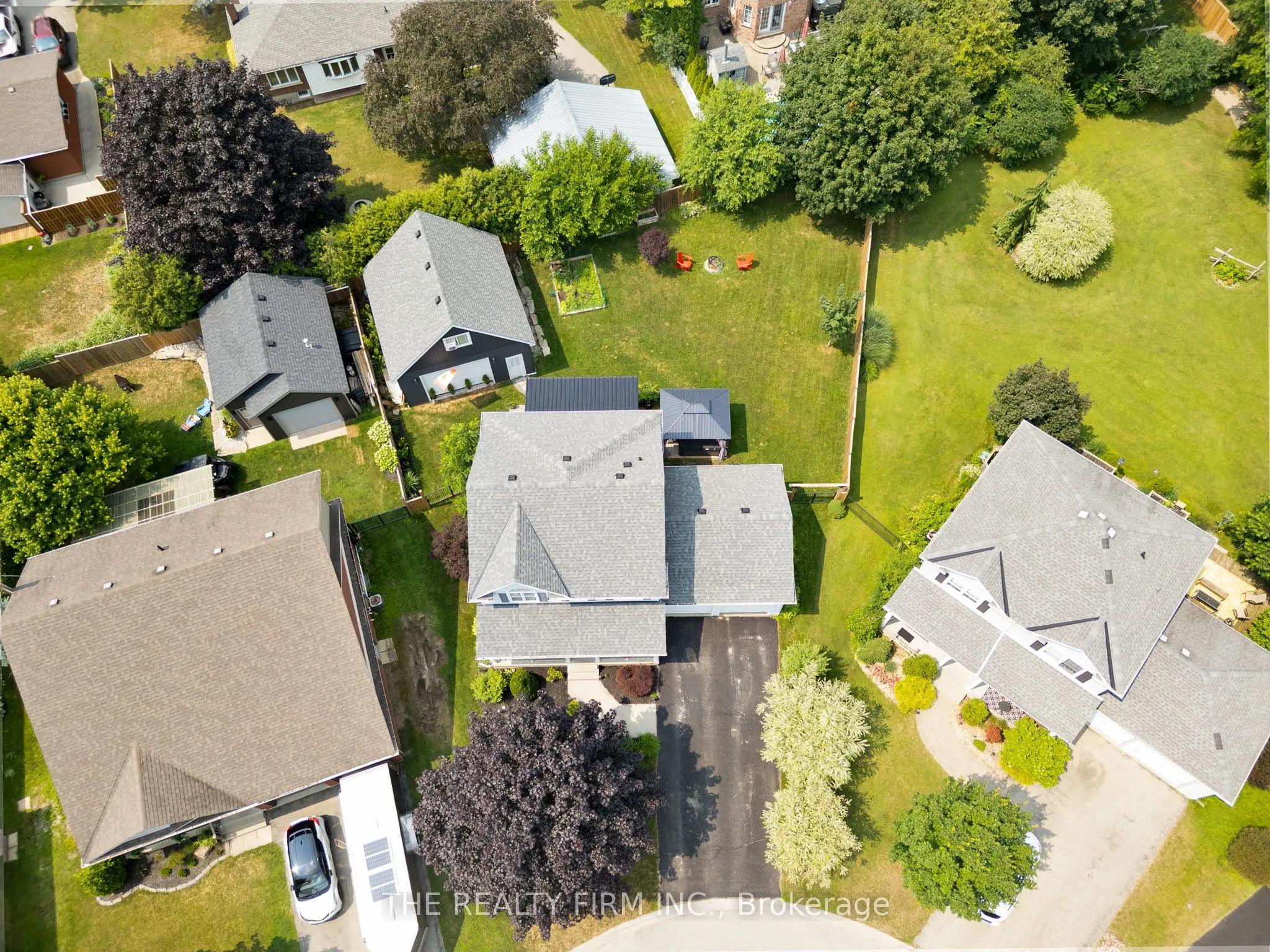 6 Oakdale Place