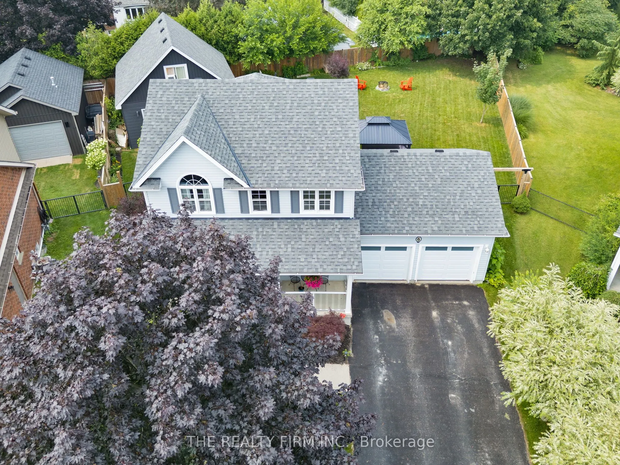6 Oakdale Place
