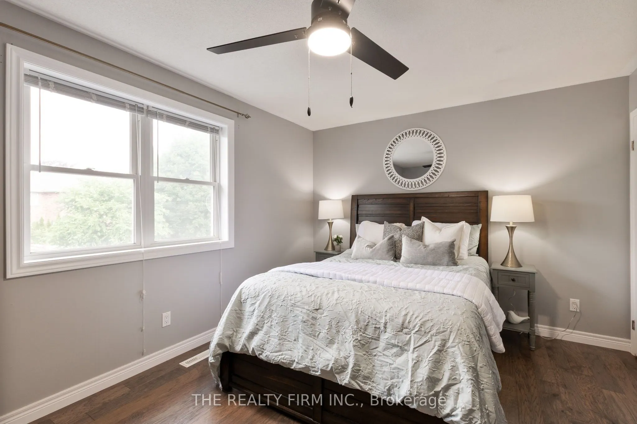 6 Oakdale Place