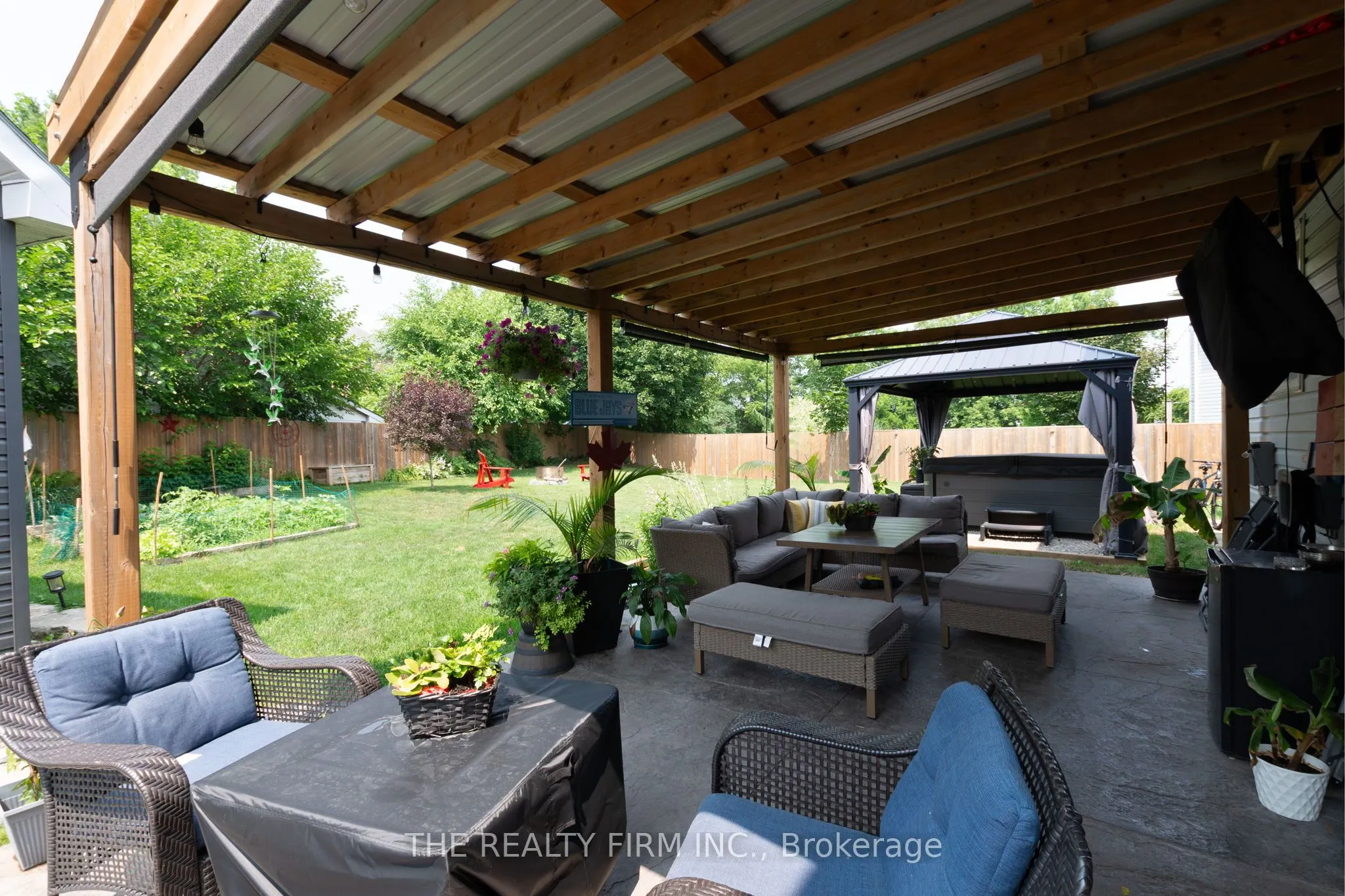6 Oakdale Place