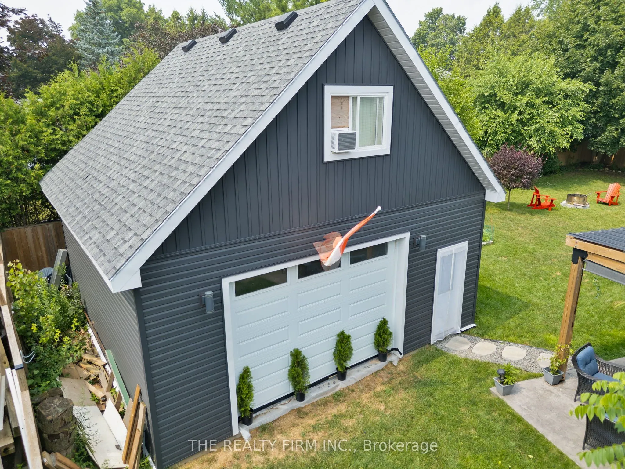 6 Oakdale Place