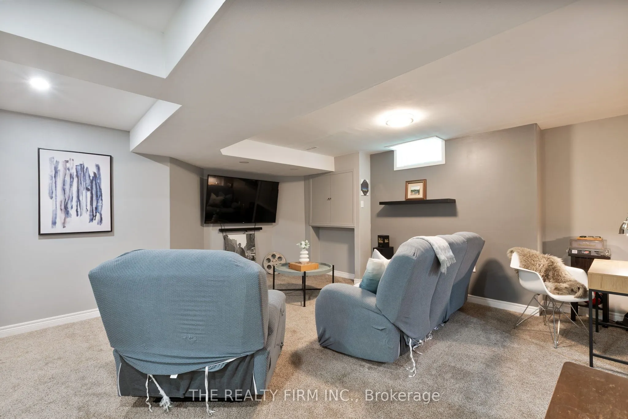 6 Oakdale Place