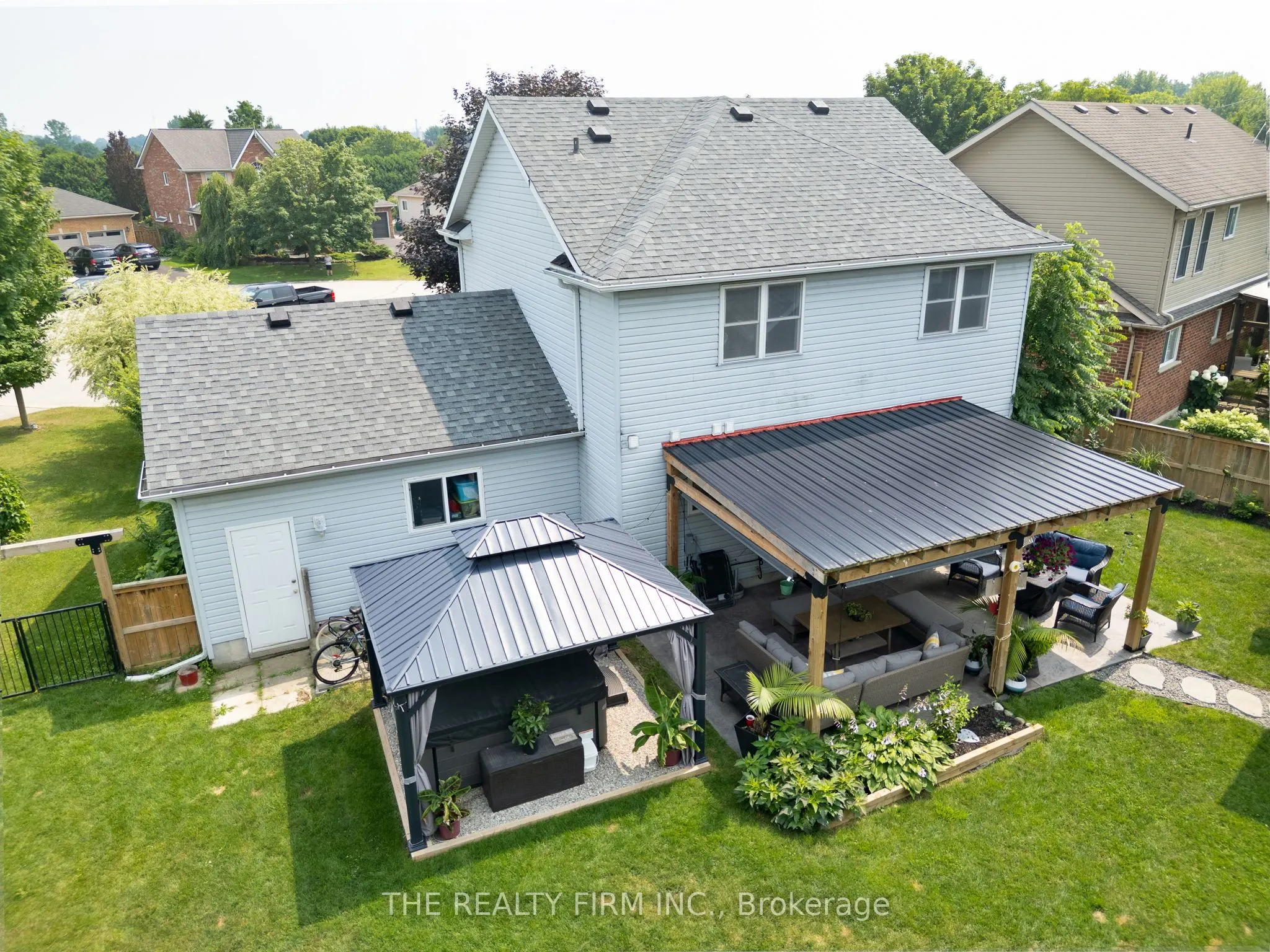 6 Oakdale Place
