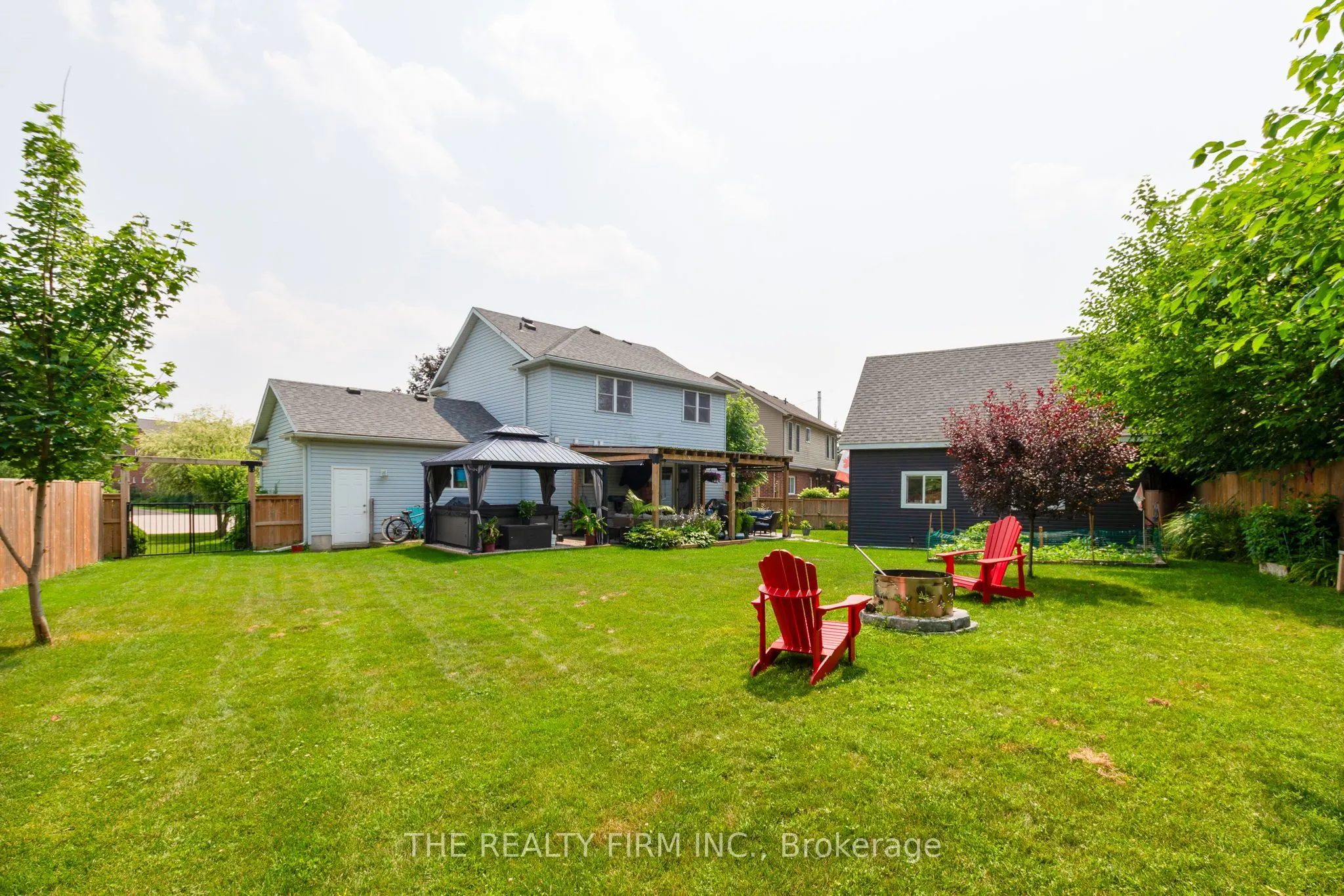 6 Oakdale Place
