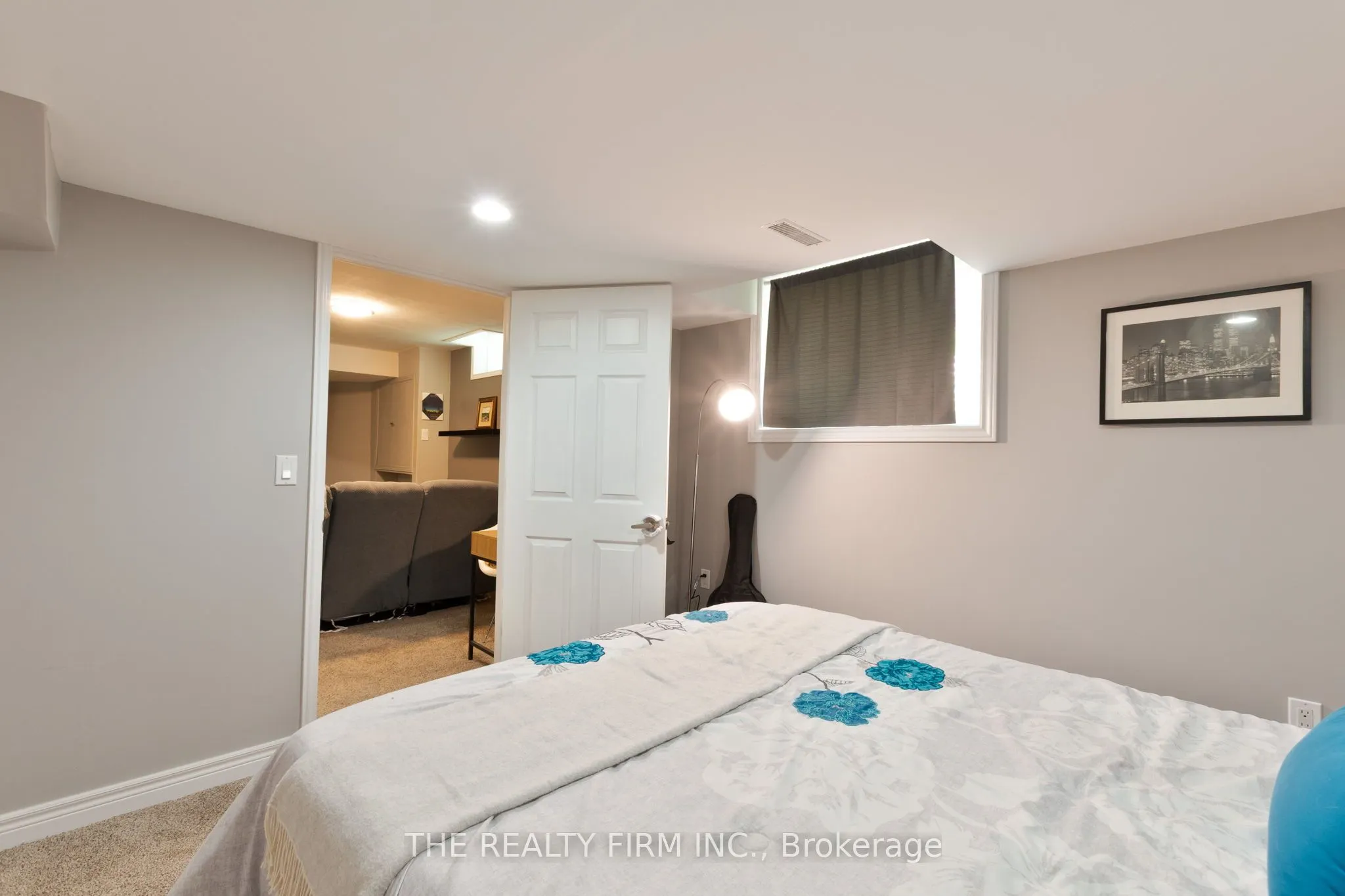6 Oakdale Place
