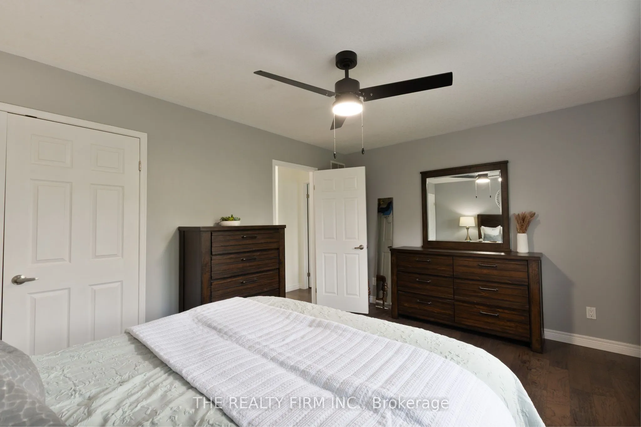 6 Oakdale Place