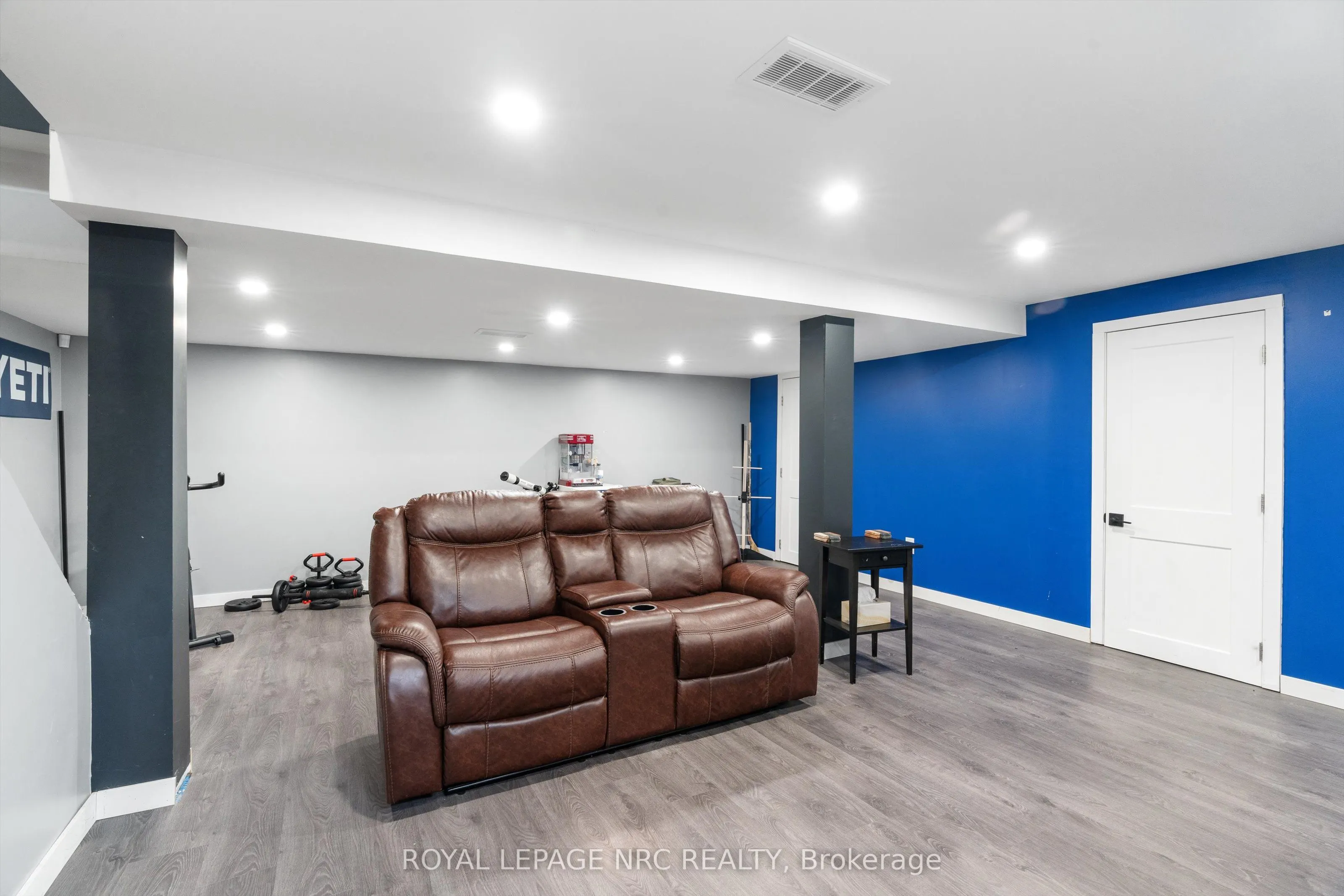 8 lakehurst Drive