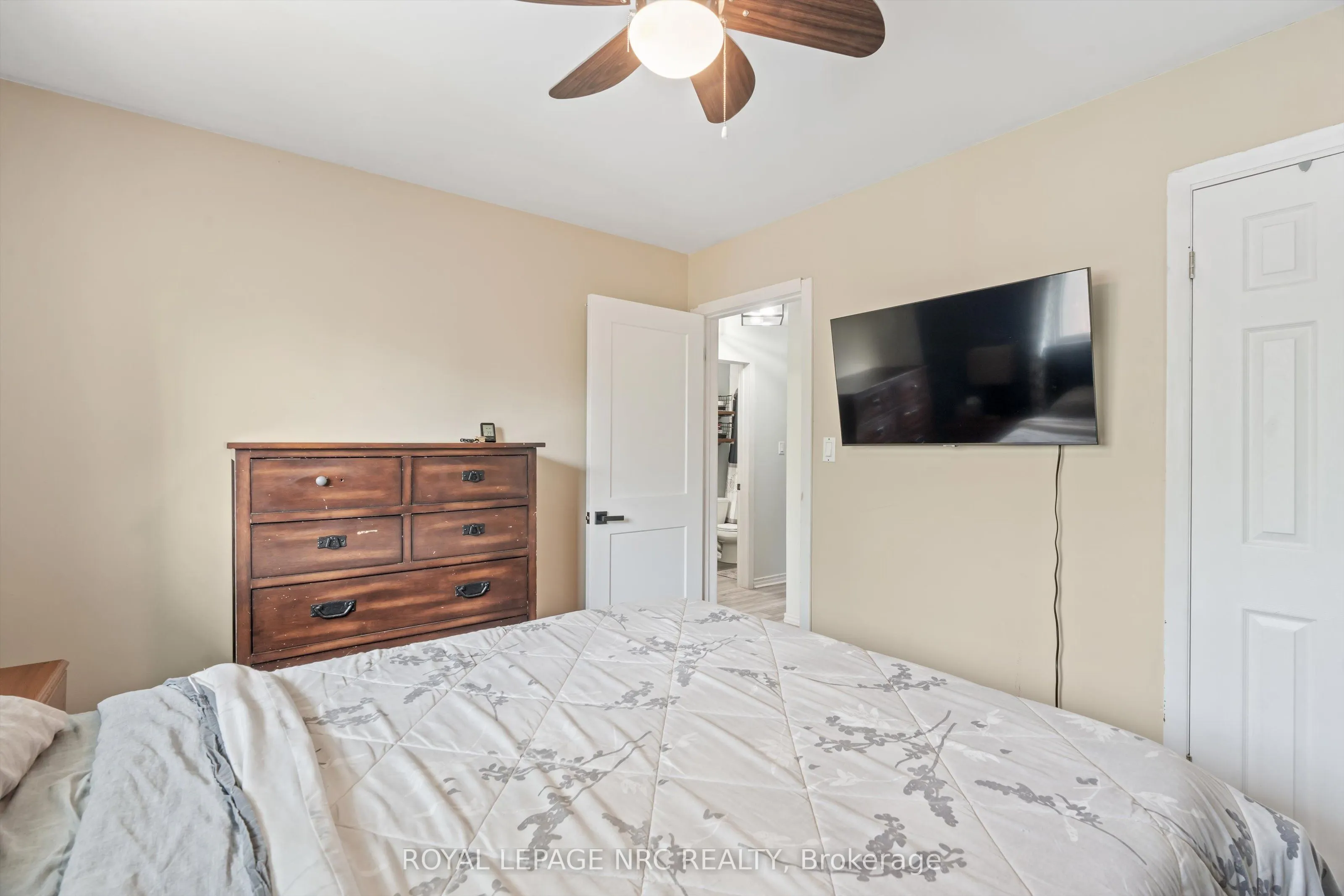 8 lakehurst Drive