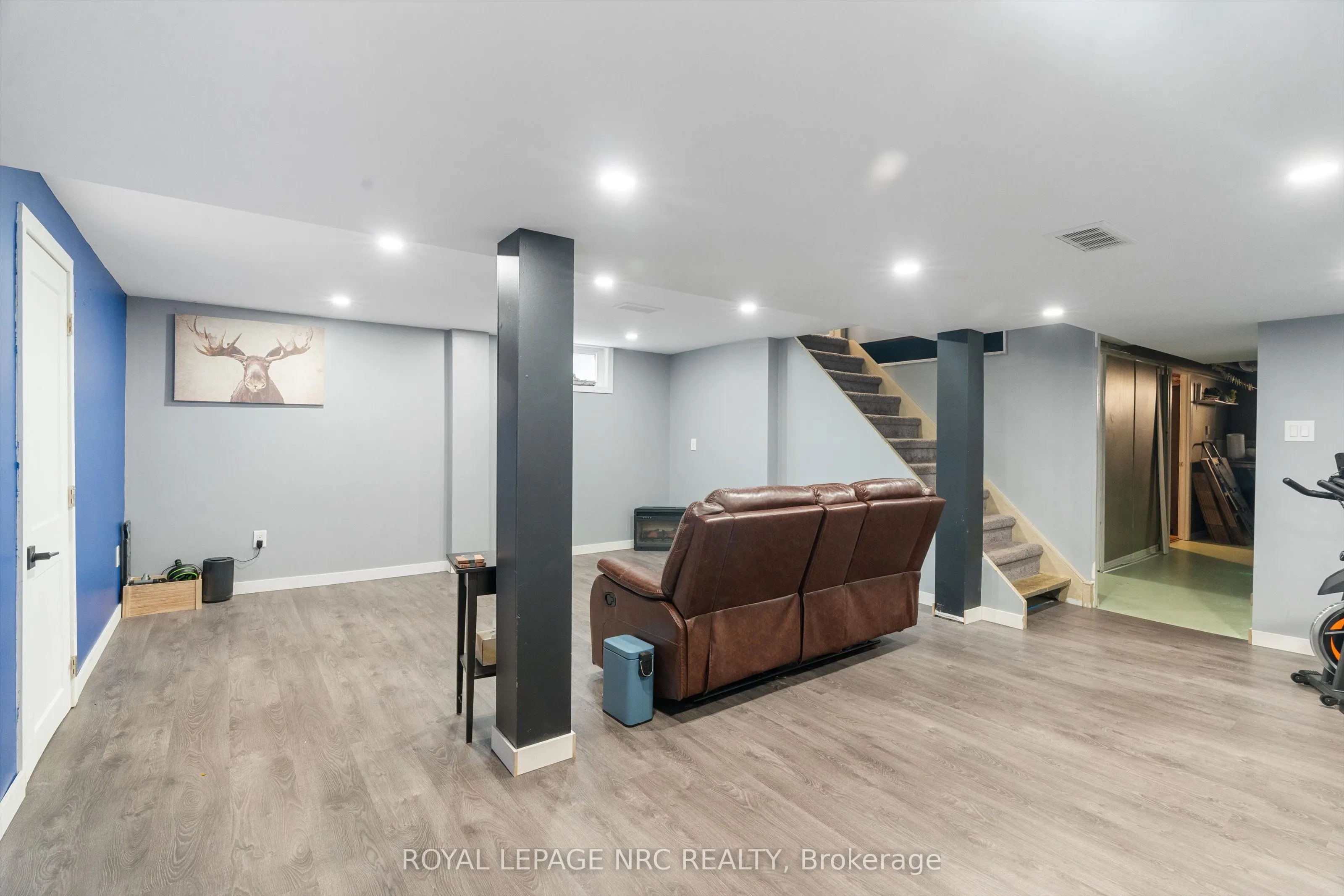8 lakehurst Drive