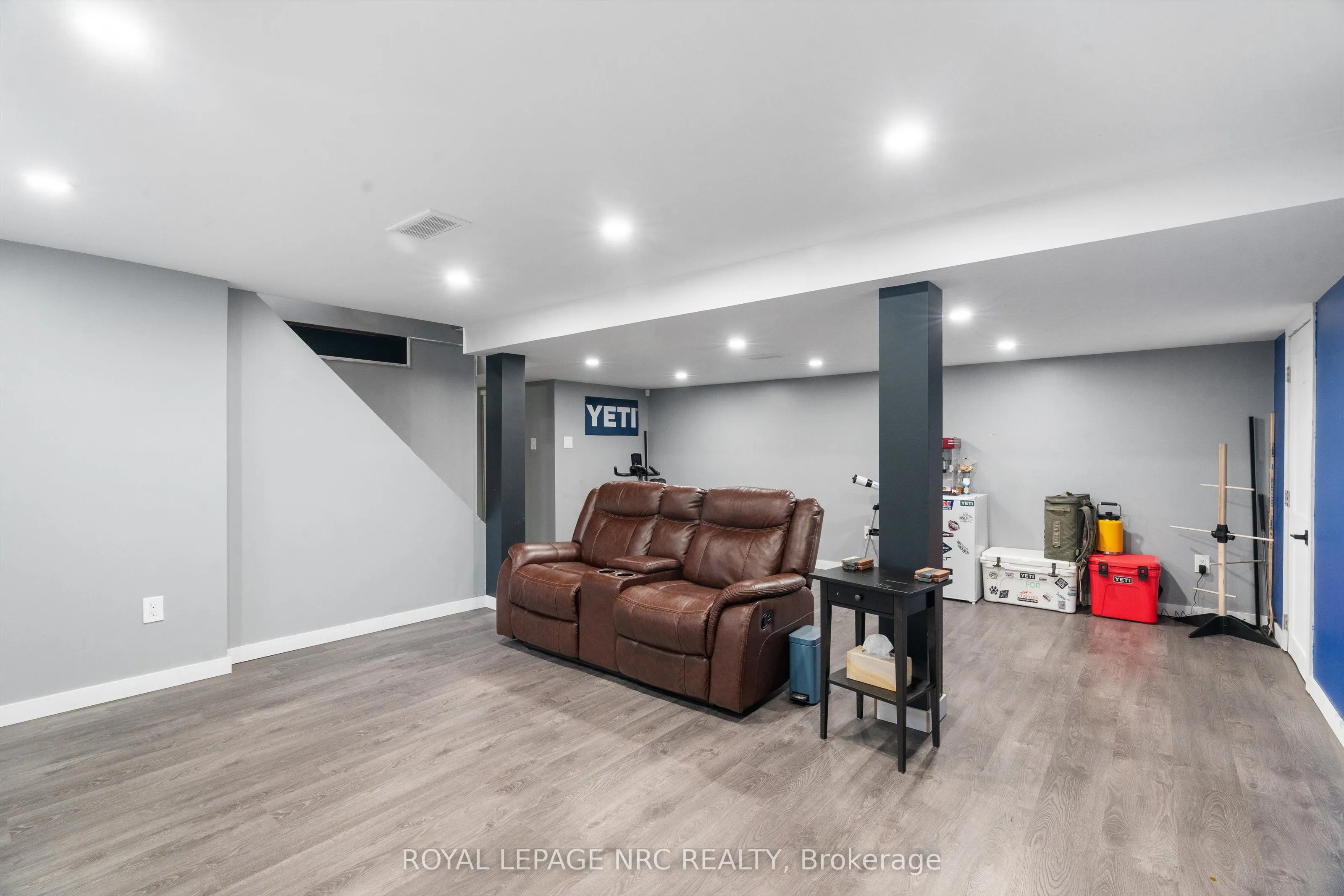 8 lakehurst Drive