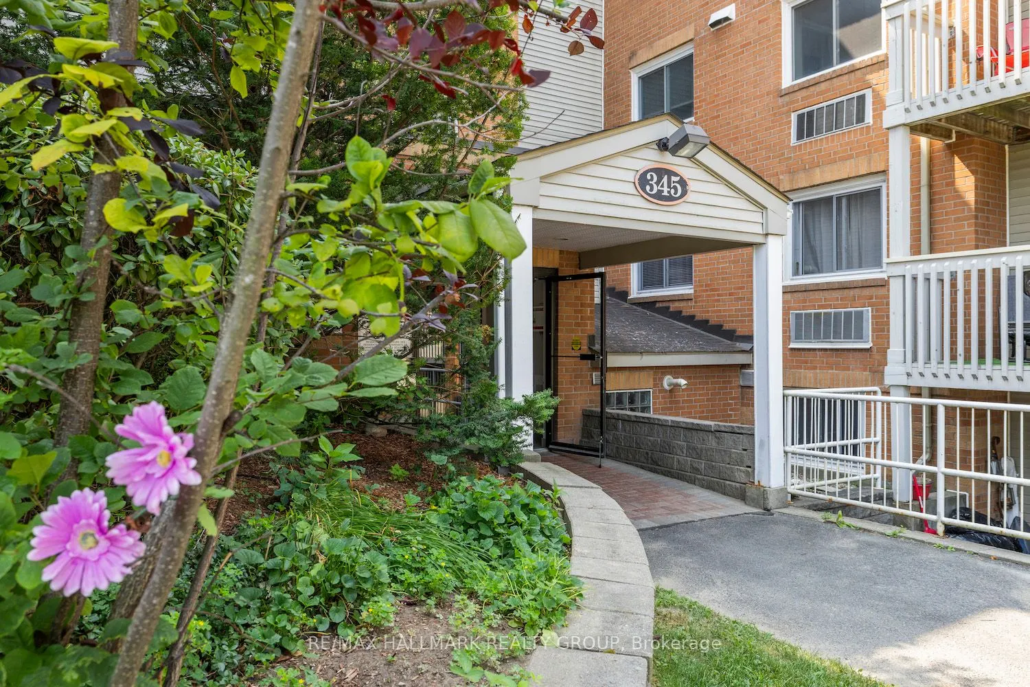 345 Centrum Boulevard