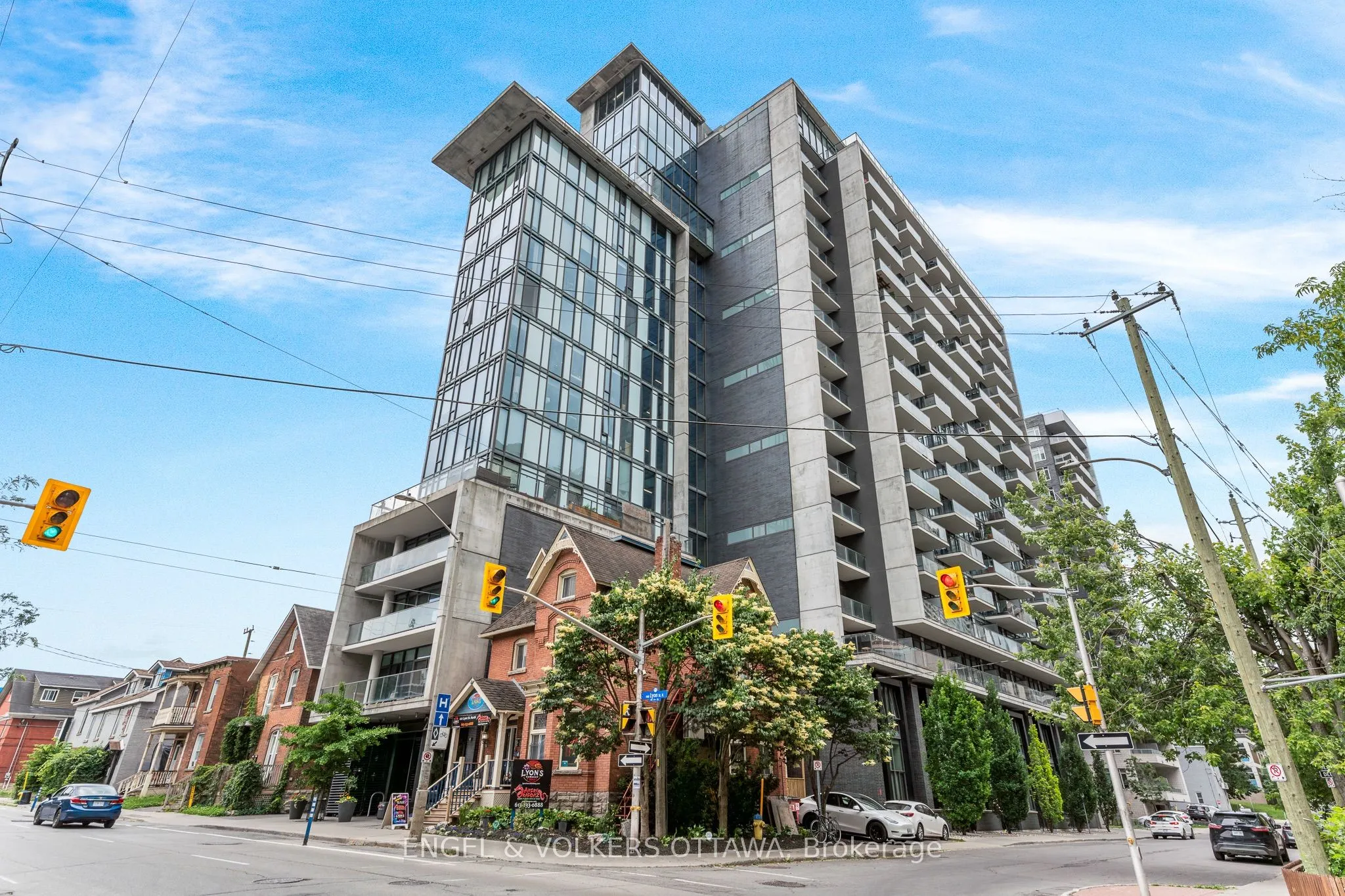 224 Lyon Street, #303