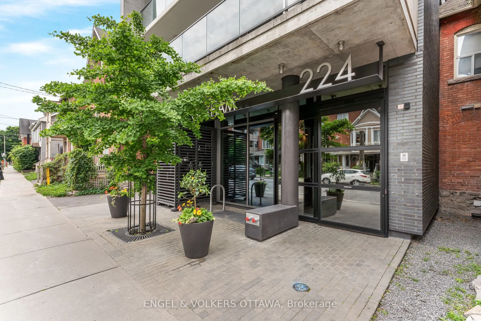 224 Lyon Street, #303