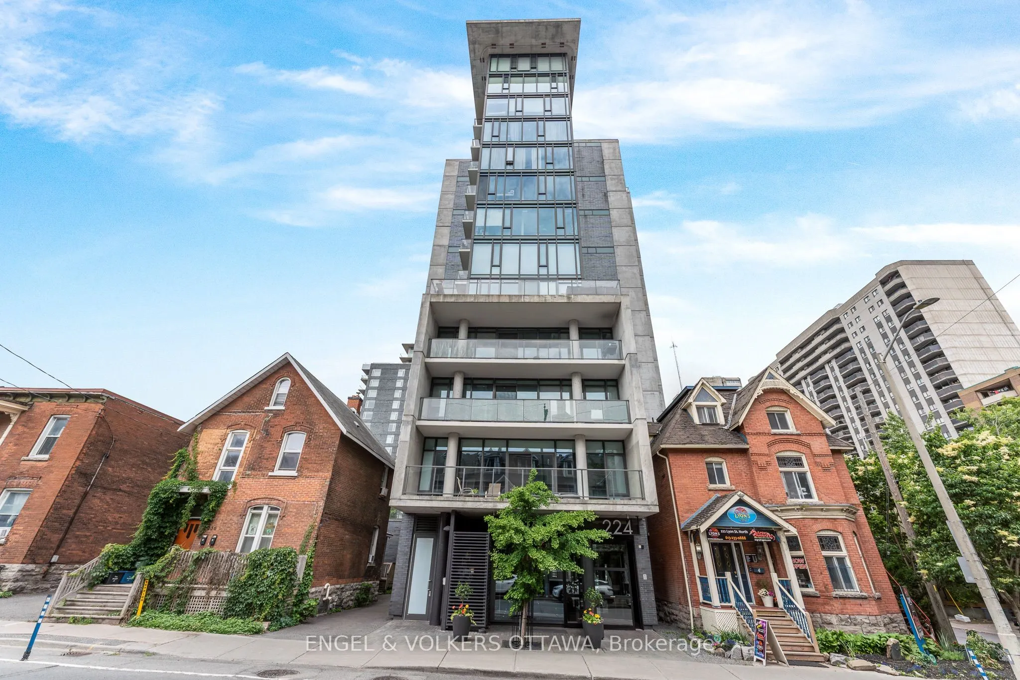 224 Lyon Street, #303